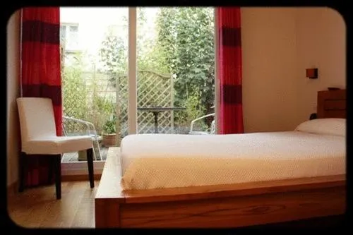 Photo of the whole room, Bed in Hotel Au Bout Du Monde