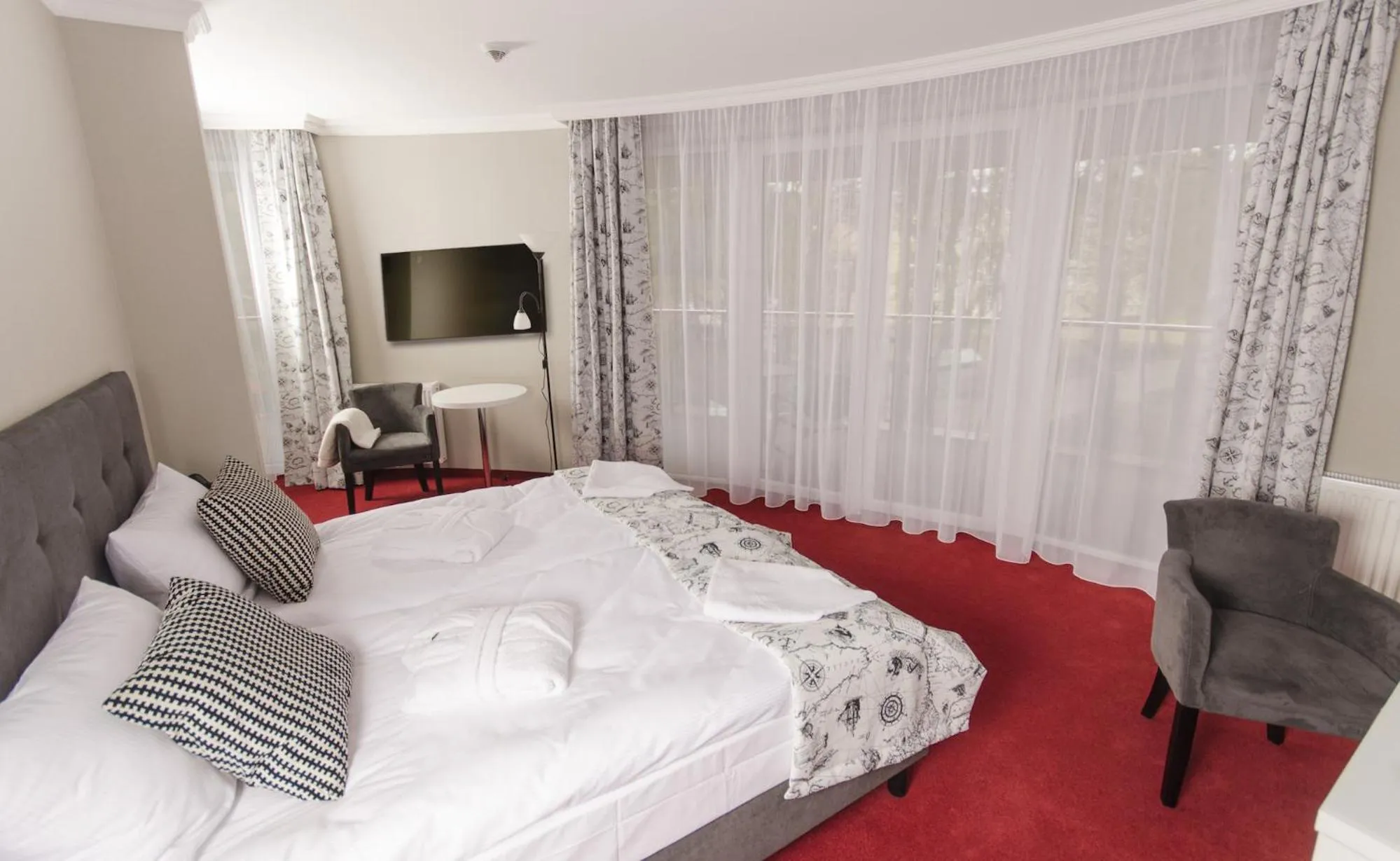 Photo of the whole room, Bed in Grand Kapitan Medi Spa - POKOJE OZONOWANE