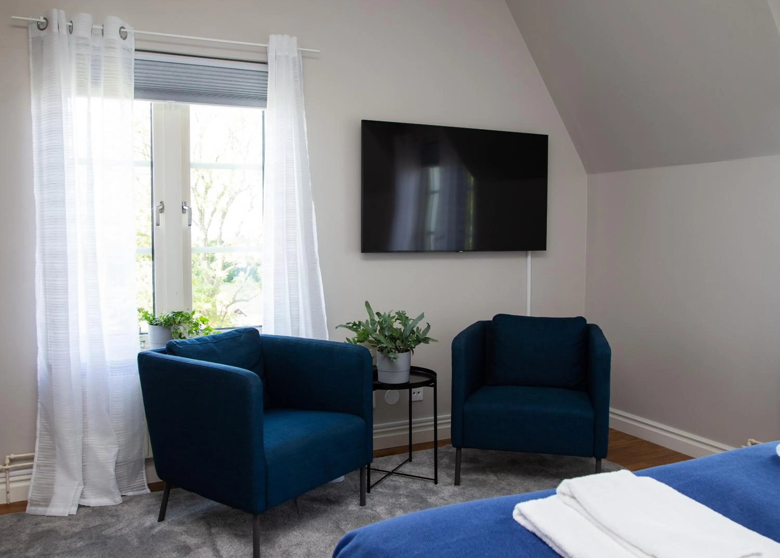 Seating area, Bed in Halltorps Gästgiveri