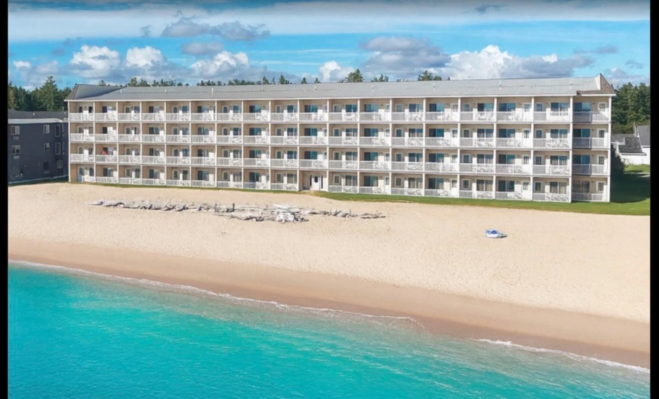 Mackinaw Beach and Bay Inn & Suites