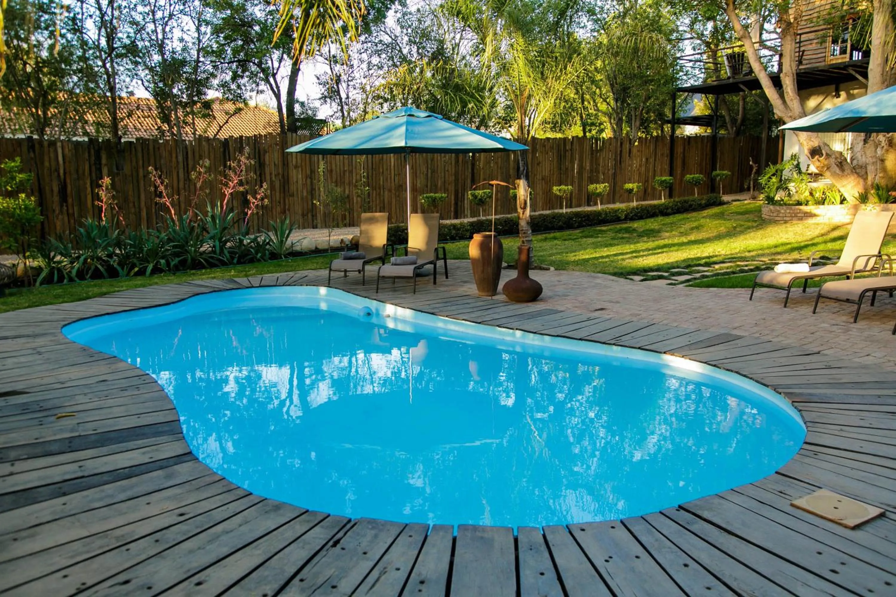 Swimming pool in Oakdene Guest House