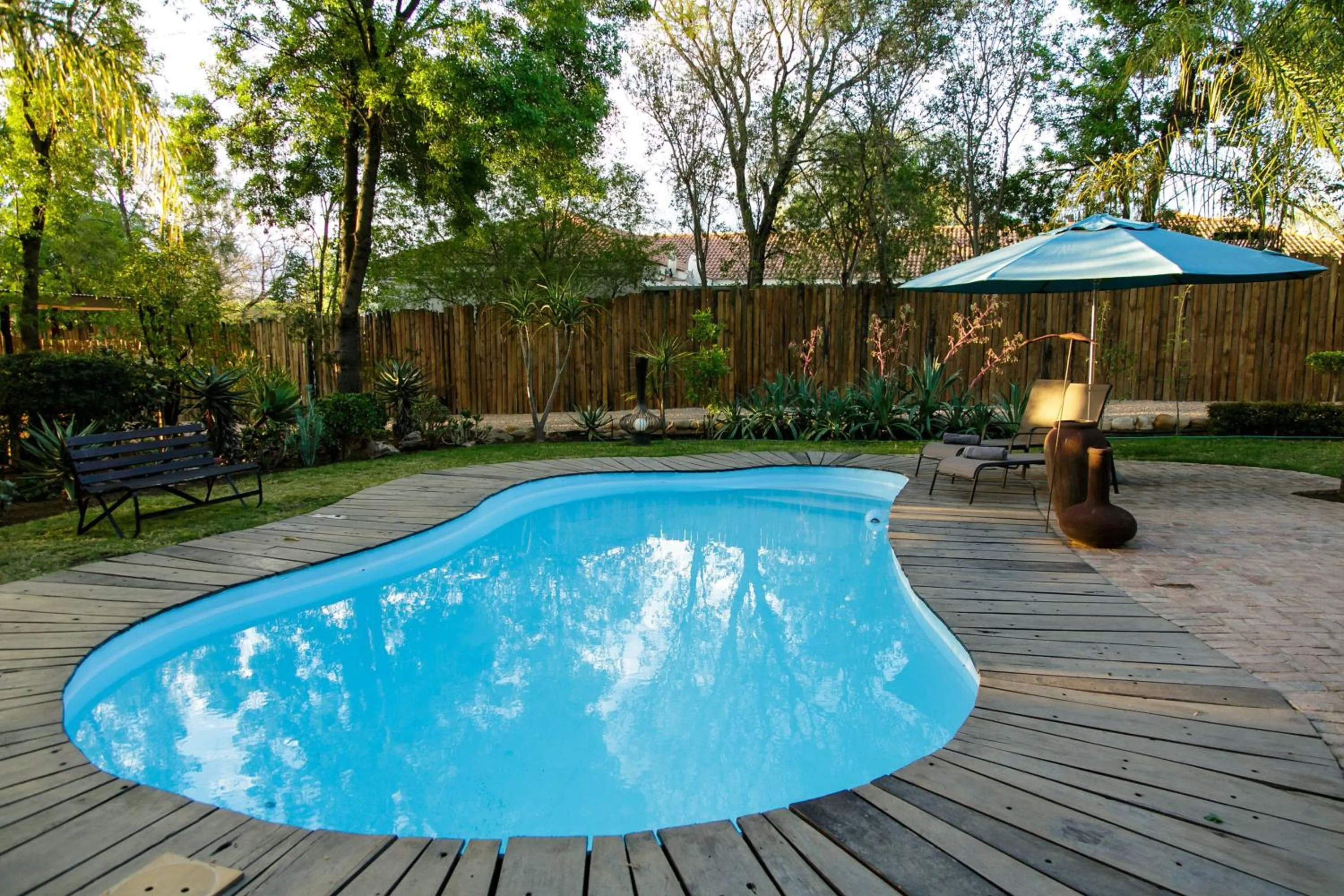 Swimming pool in Oakdene Guest House