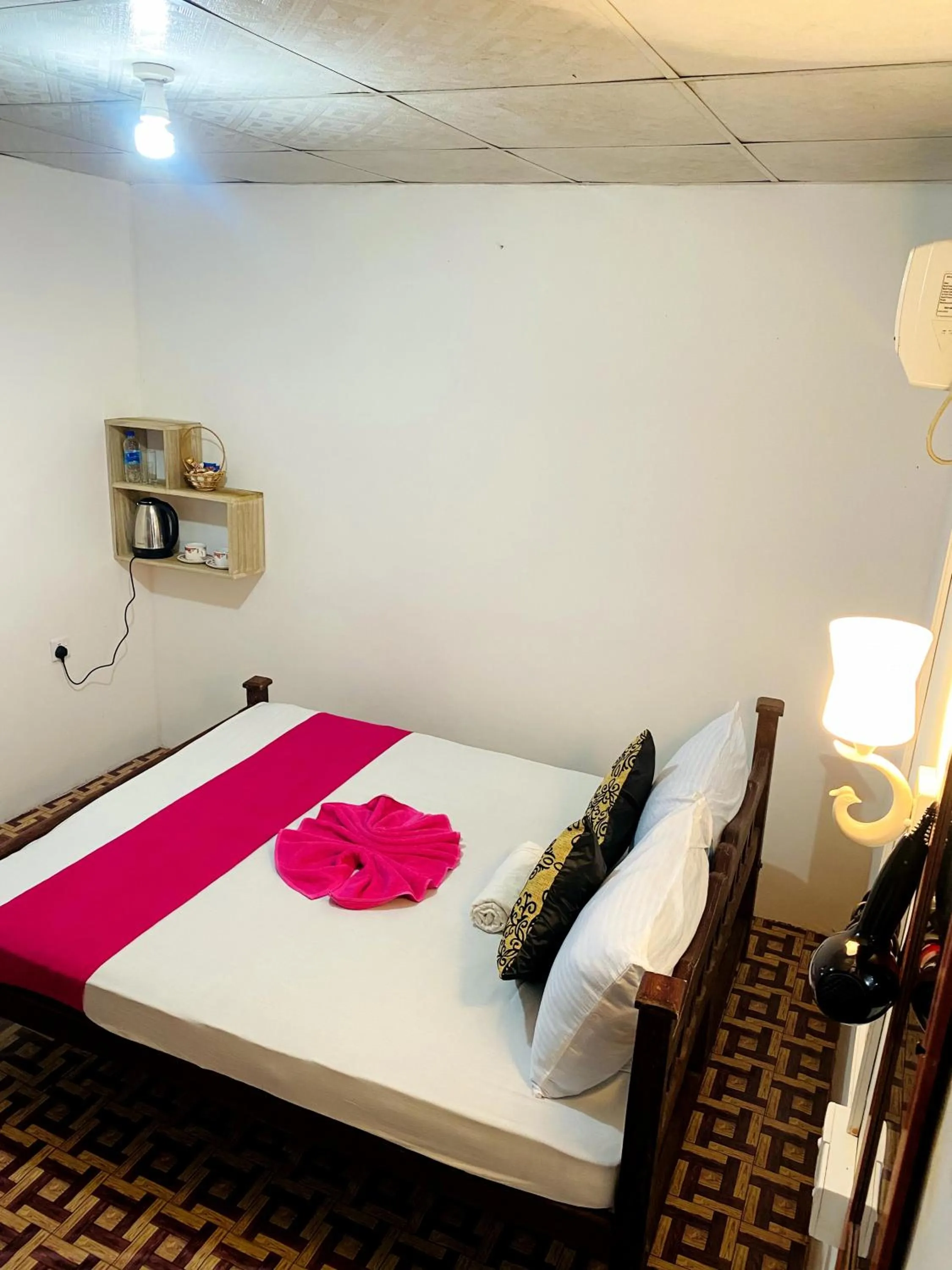 Coffee/tea facilities, Bed in Sigiri Lakshan Home Stay