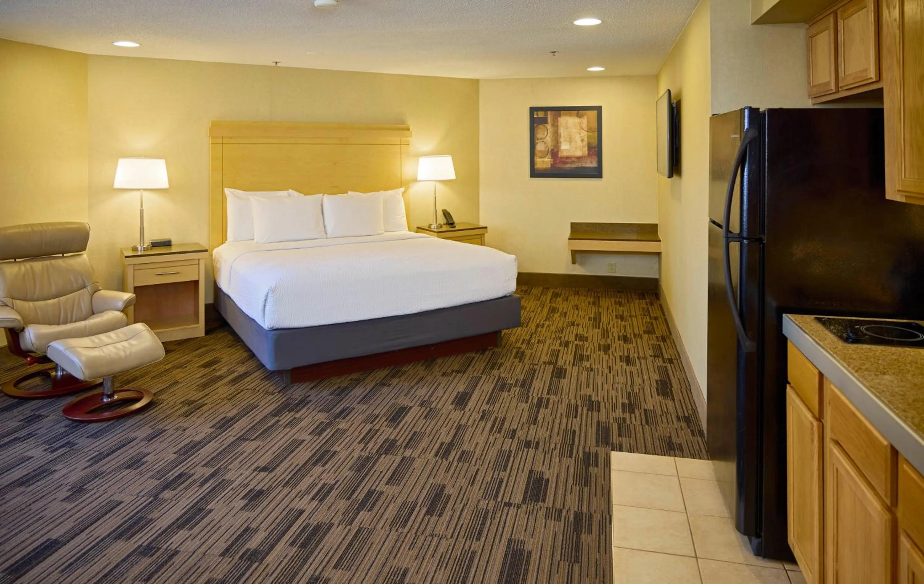 Bed in LivINN Hotel Cincinnati North/ Sharonville