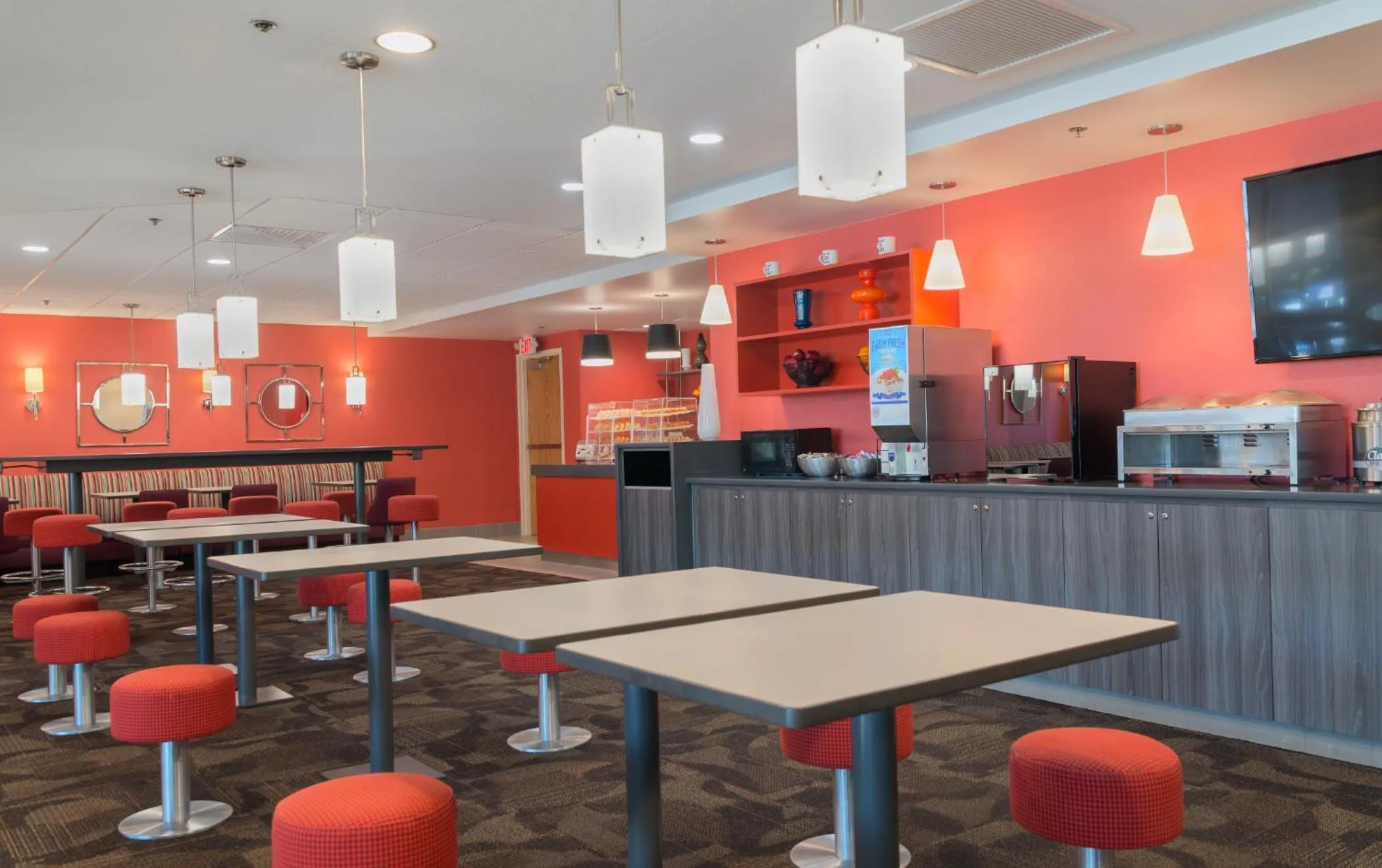 Buffet breakfast in LivINN Hotel Cincinnati North/ Sharonville