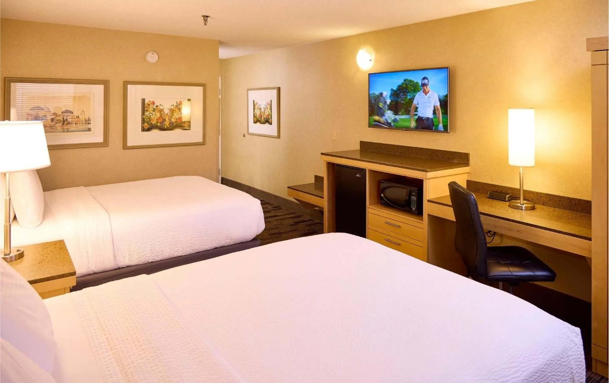 Bed in LivINN Hotel Cincinnati North/ Sharonville