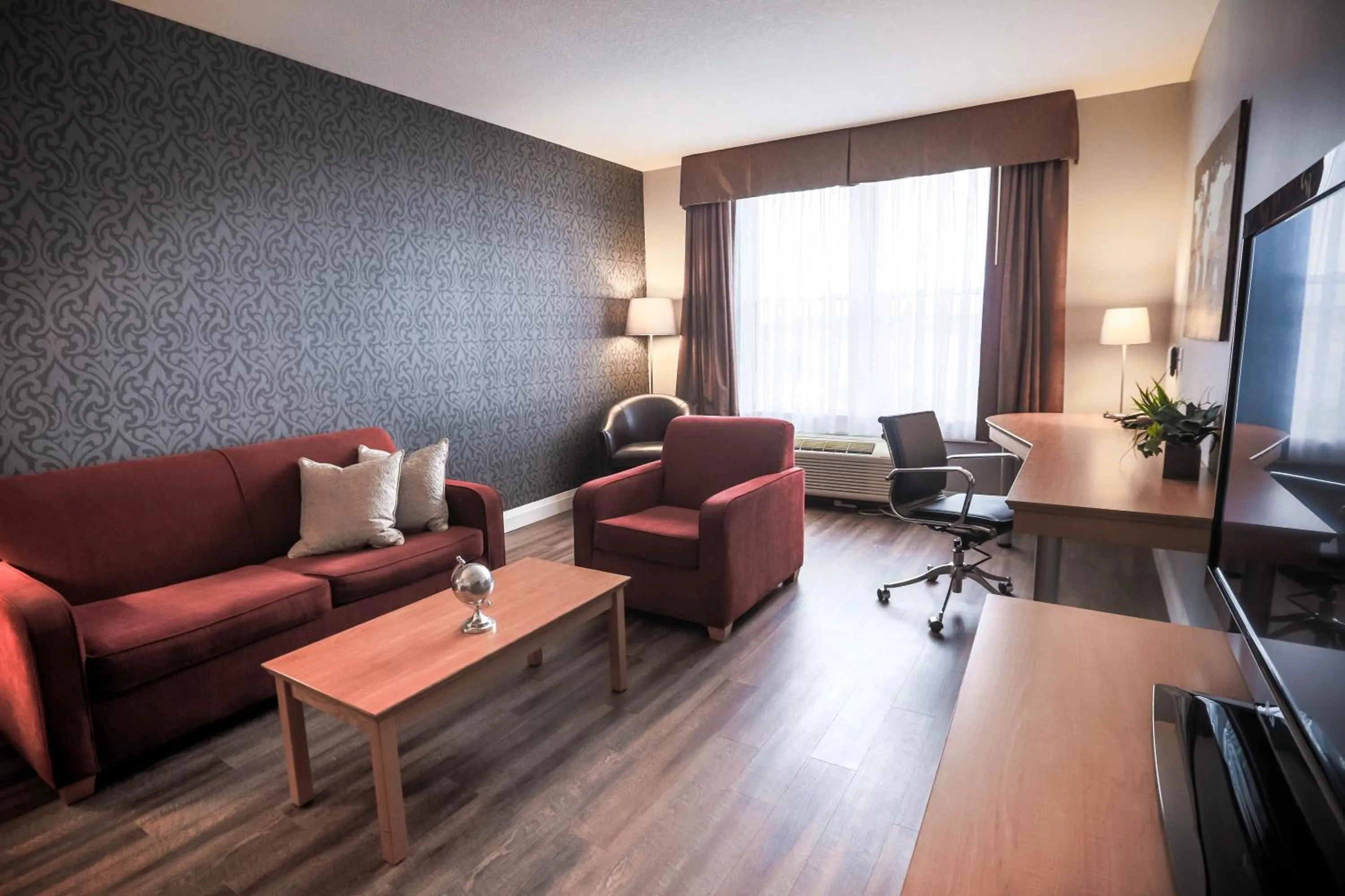 TV and multimedia in Cambridge Hotel and Conference Centre