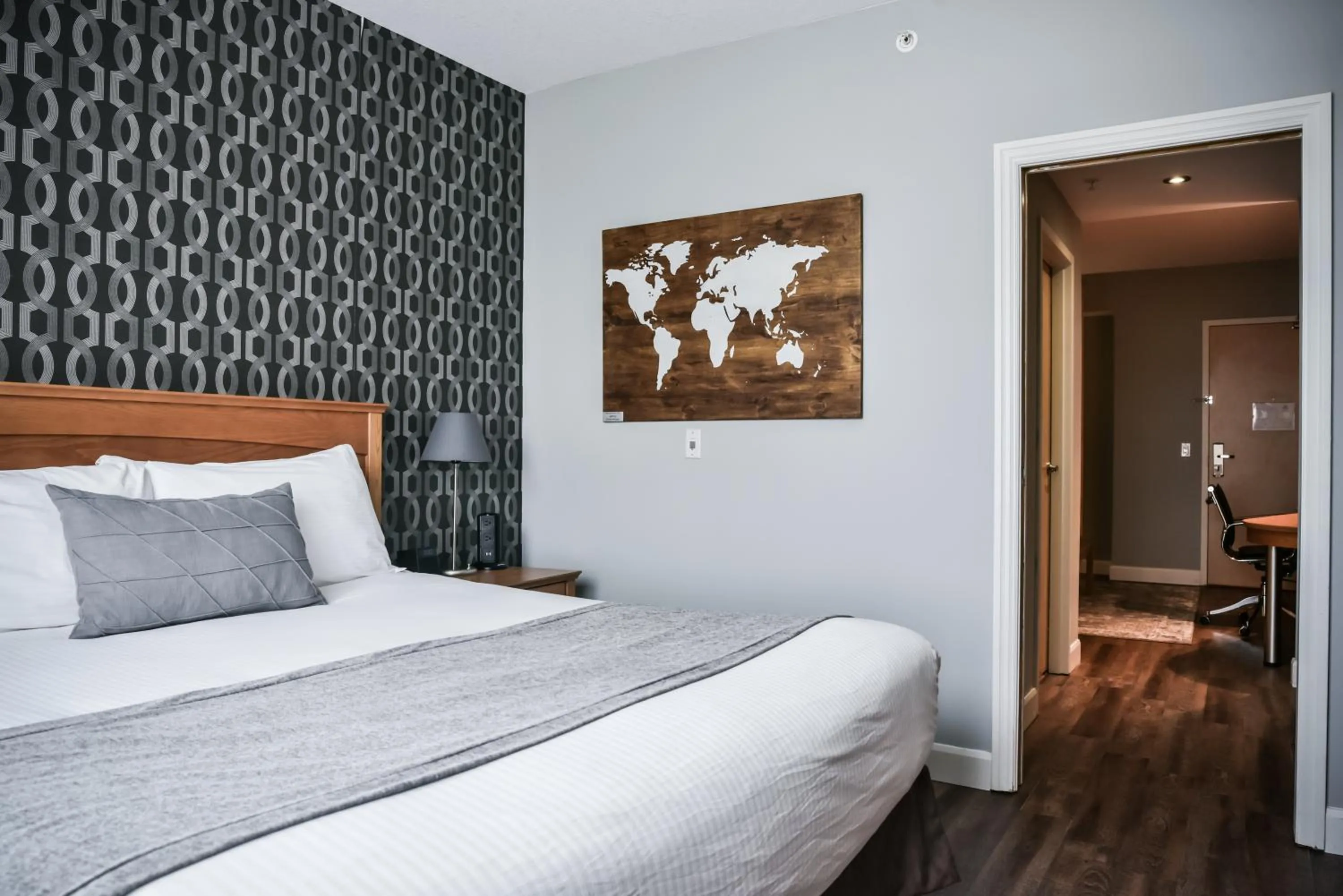 Bedroom, Bed in Cambridge Hotel and Conference Centre