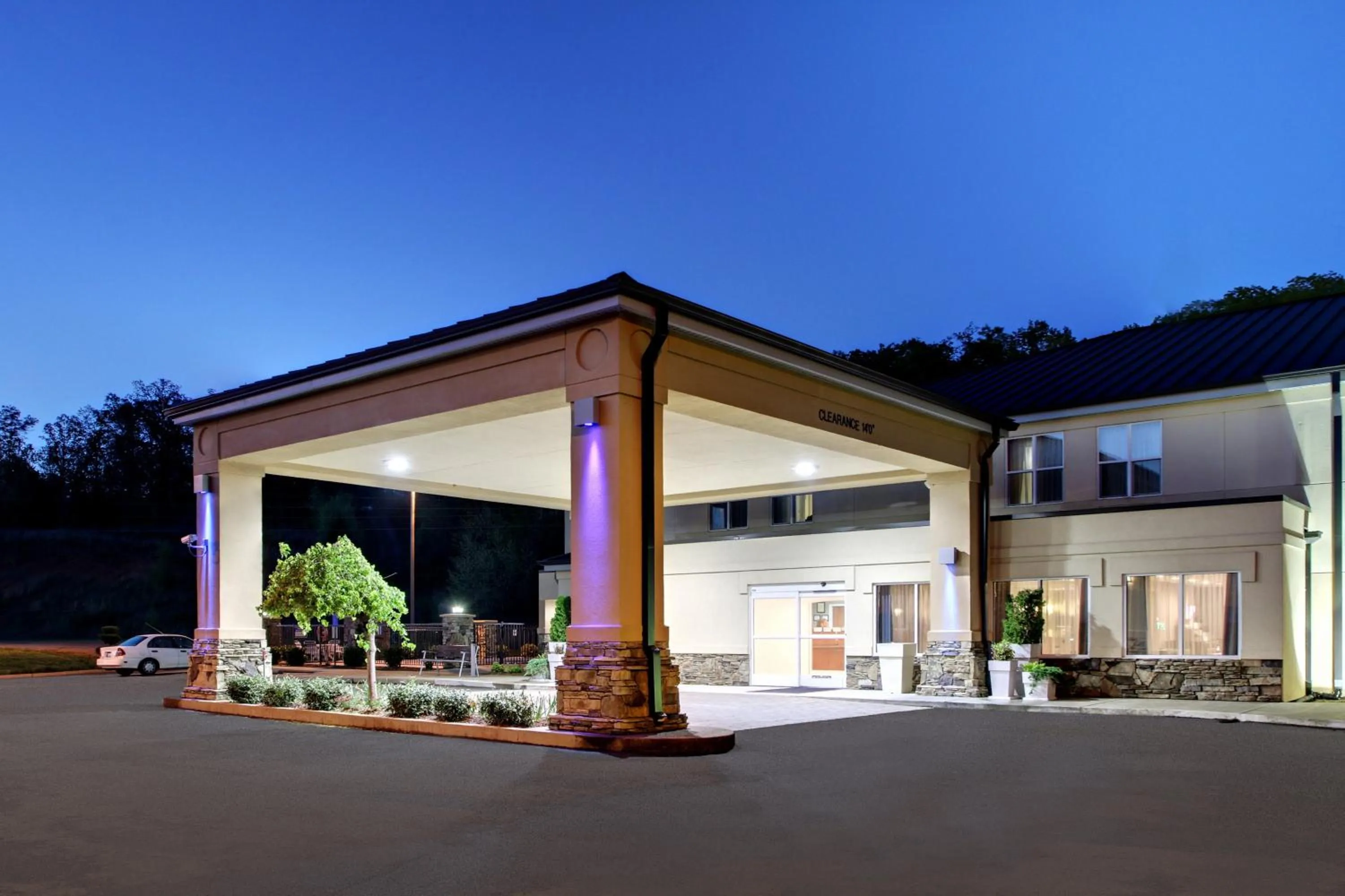 Property building in Holiday Inn Express Hurricane Mills Waverly by IHG