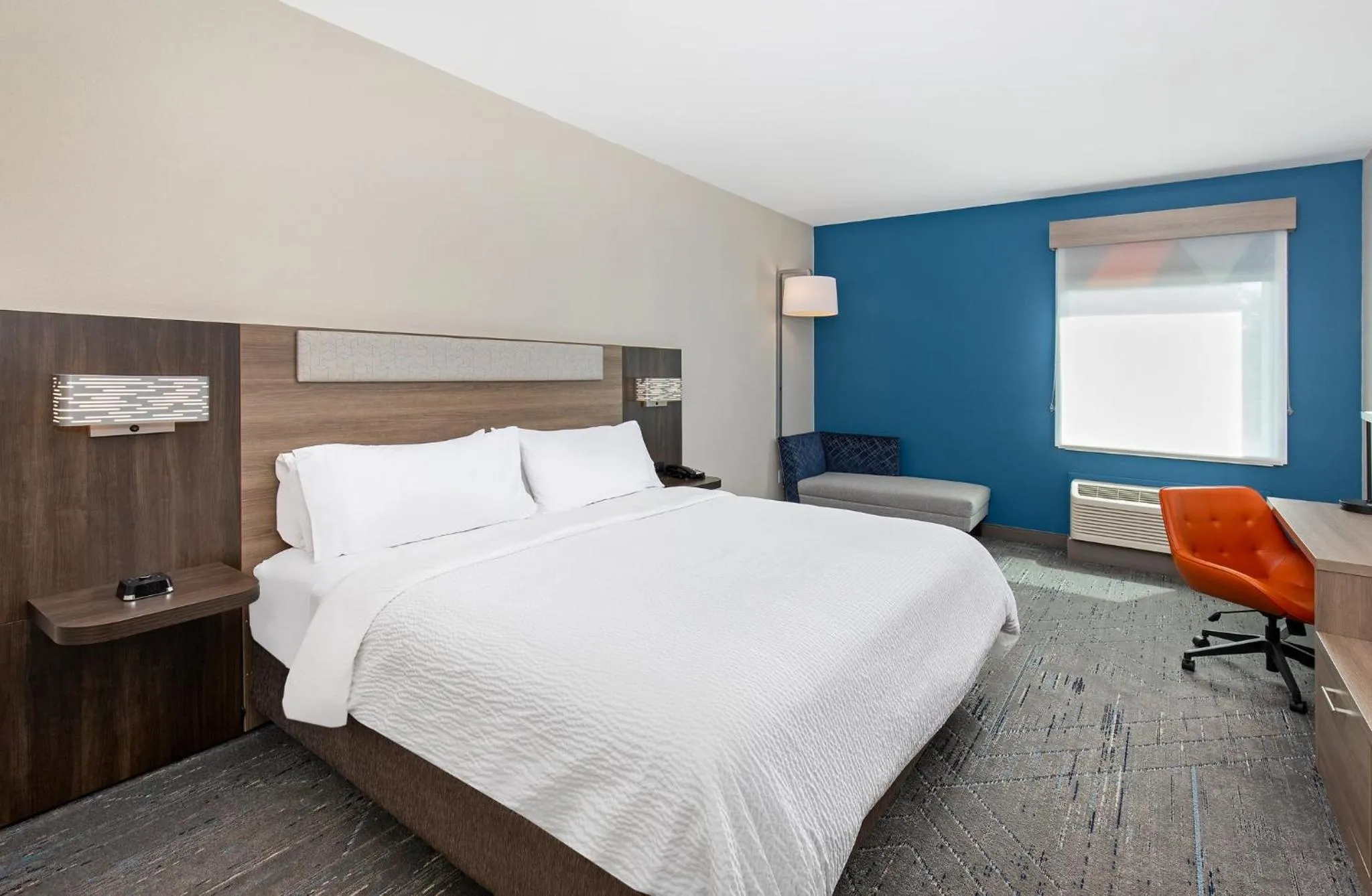 Photo of the whole room, Bed in Holiday Inn Express Hurricane Mills Waverly by IHG