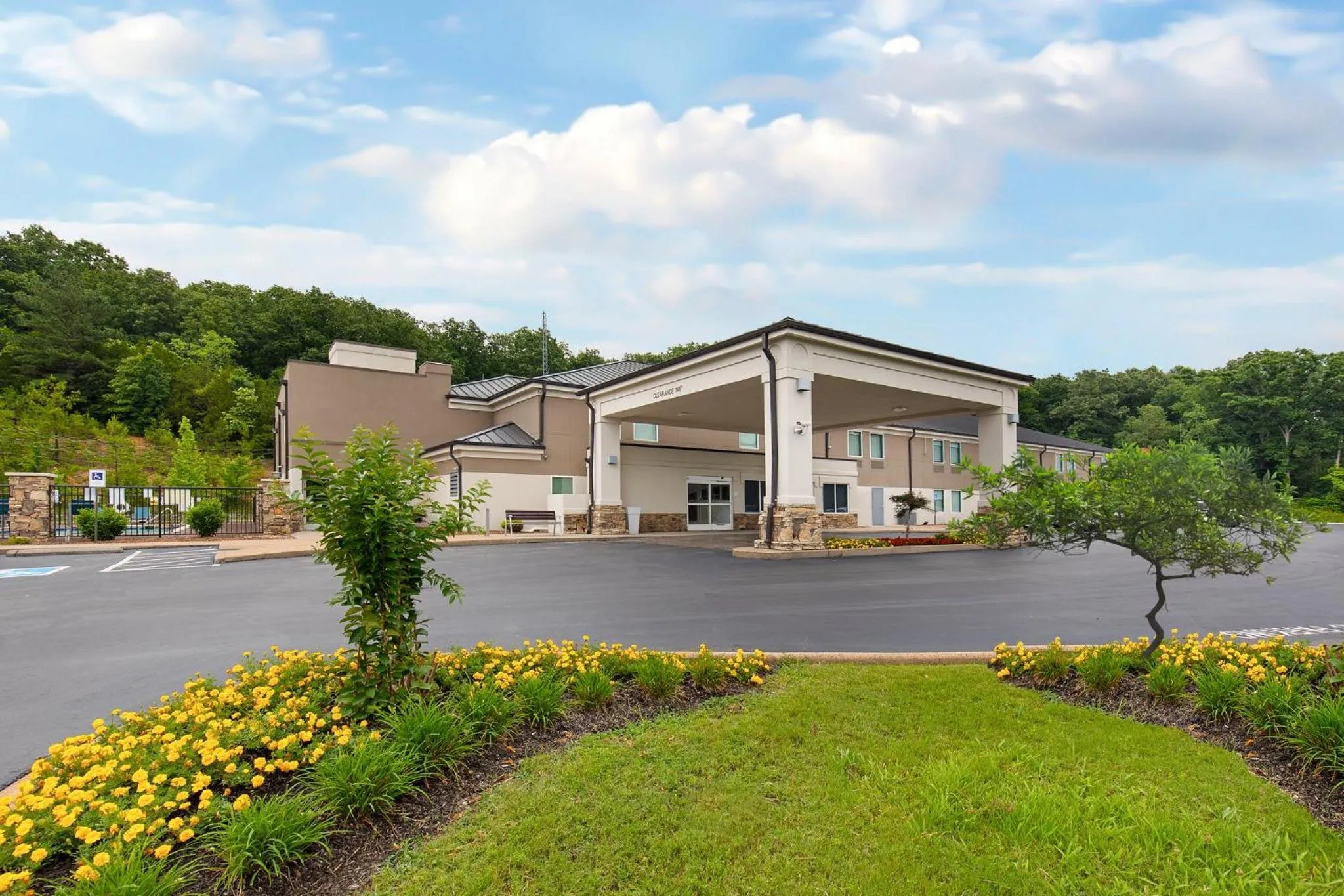 Property building in Holiday Inn Express Hurricane Mills Waverly by IHG