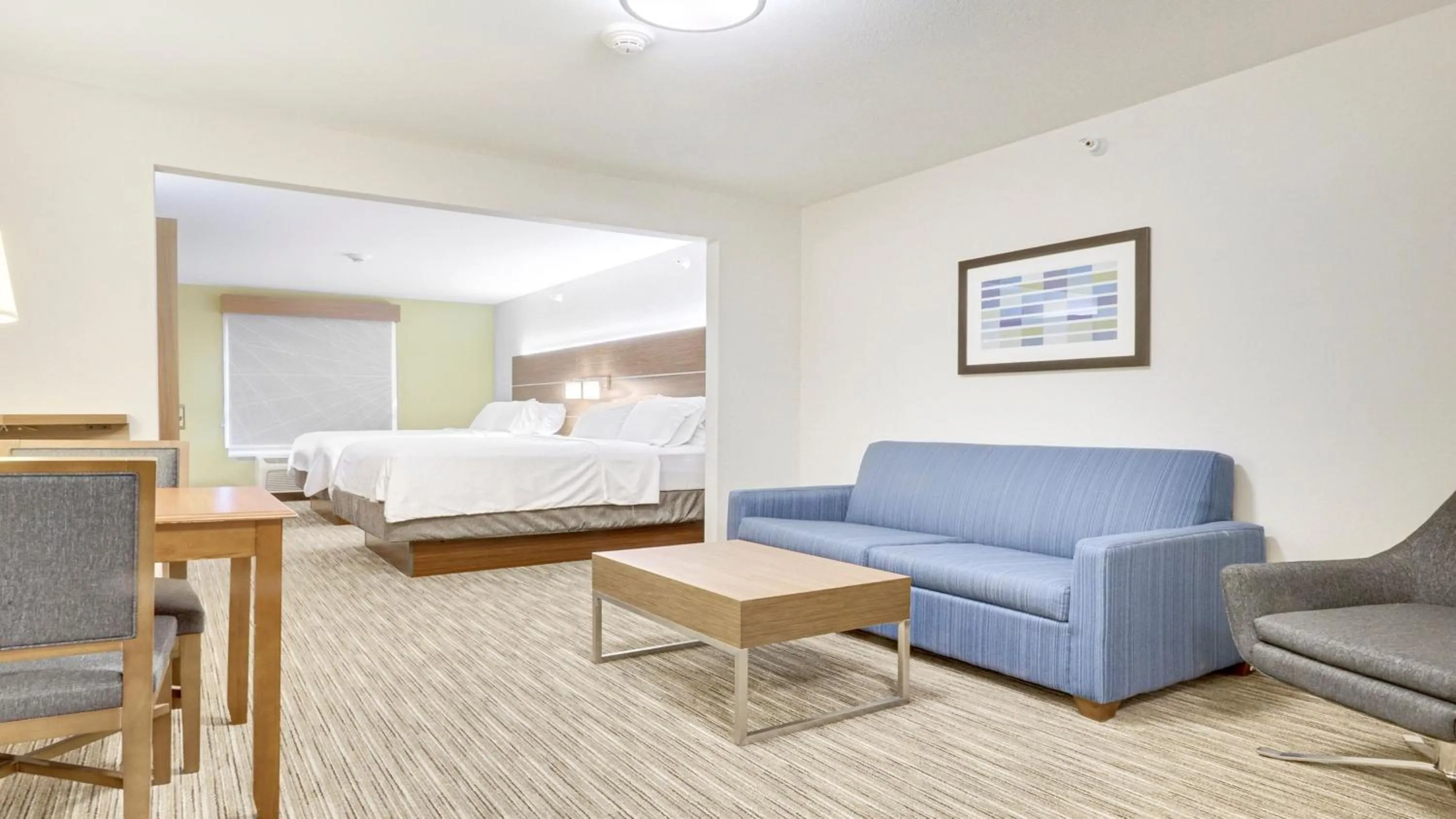 Photo of the whole room, Bed in Holiday Inn Express Hotel & Suites Portland by IHG