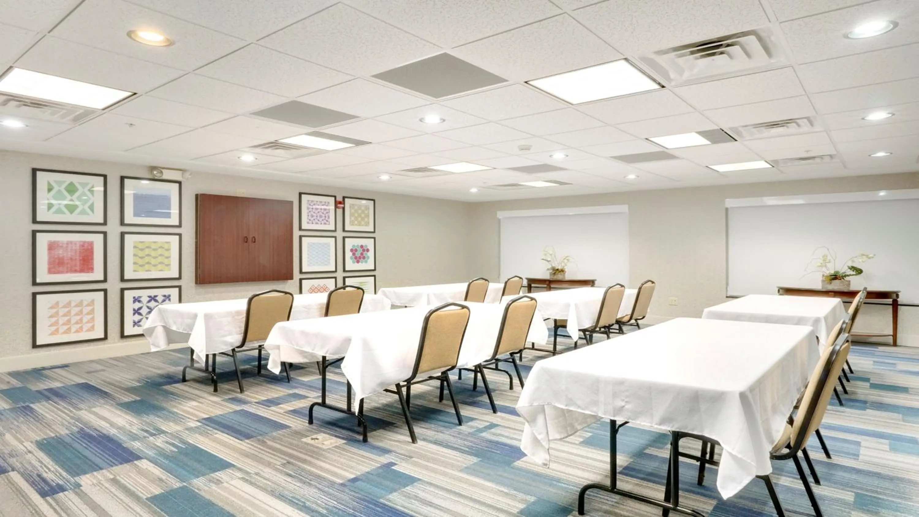 Meeting/conference room in Holiday Inn Express Hotel & Suites Portland by IHG