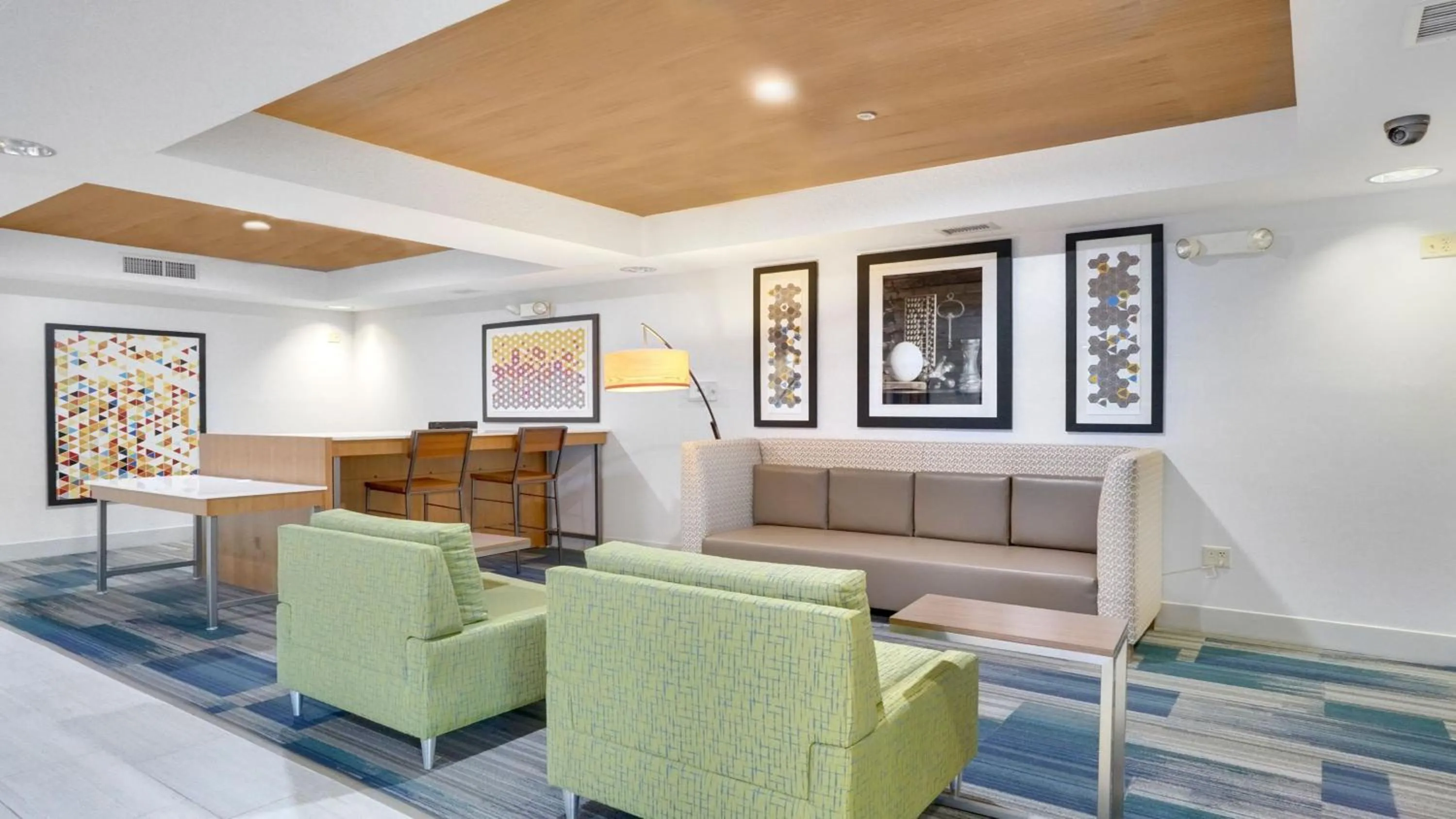 Property building in Holiday Inn Express Hotel & Suites Portland by IHG