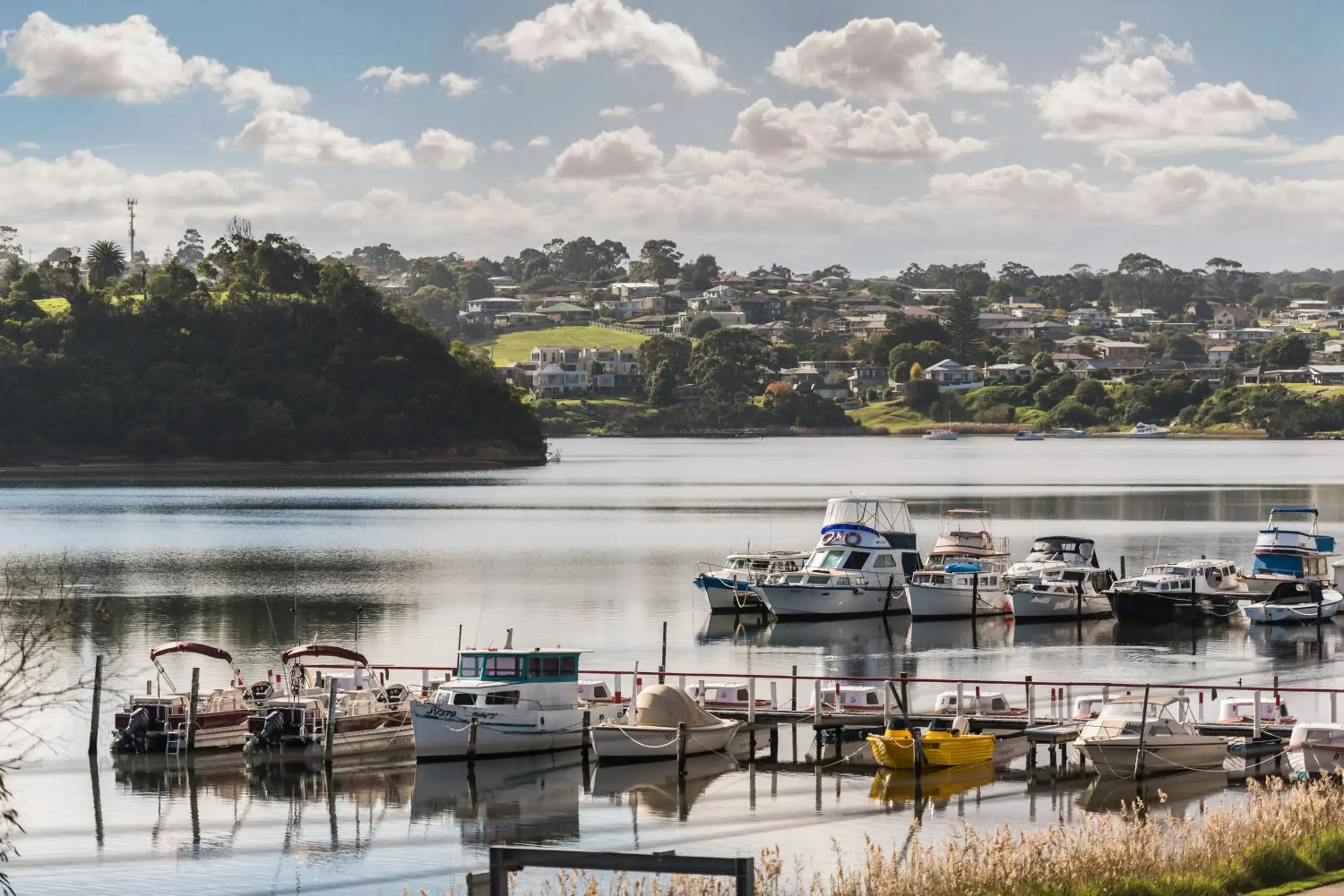 Two-Bedroom Apartment in Bellevue On The Lakes Two-Bedroom Apartment in Bellevue On The Lakes