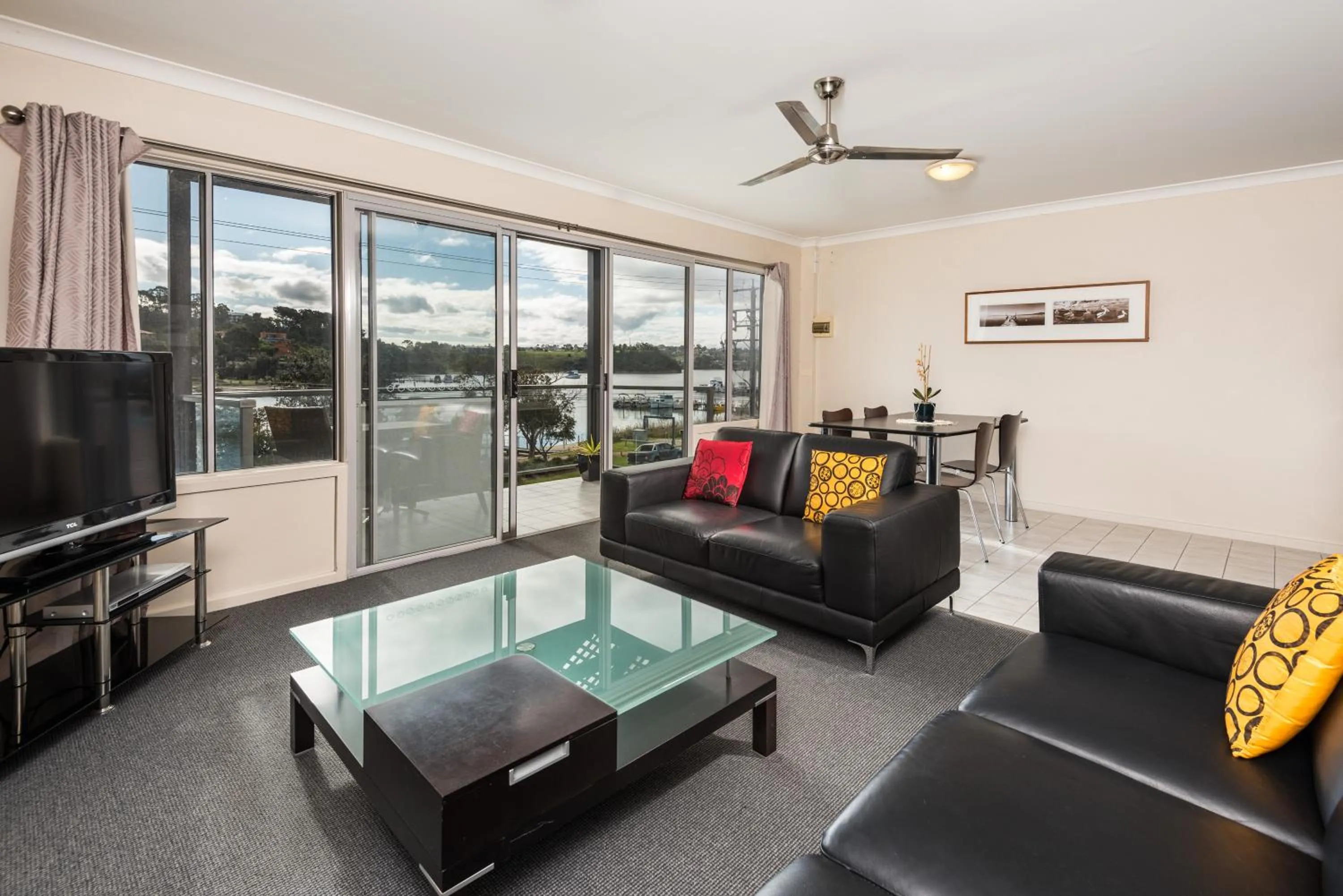 TV and multimedia in Bellevue On The Lakes