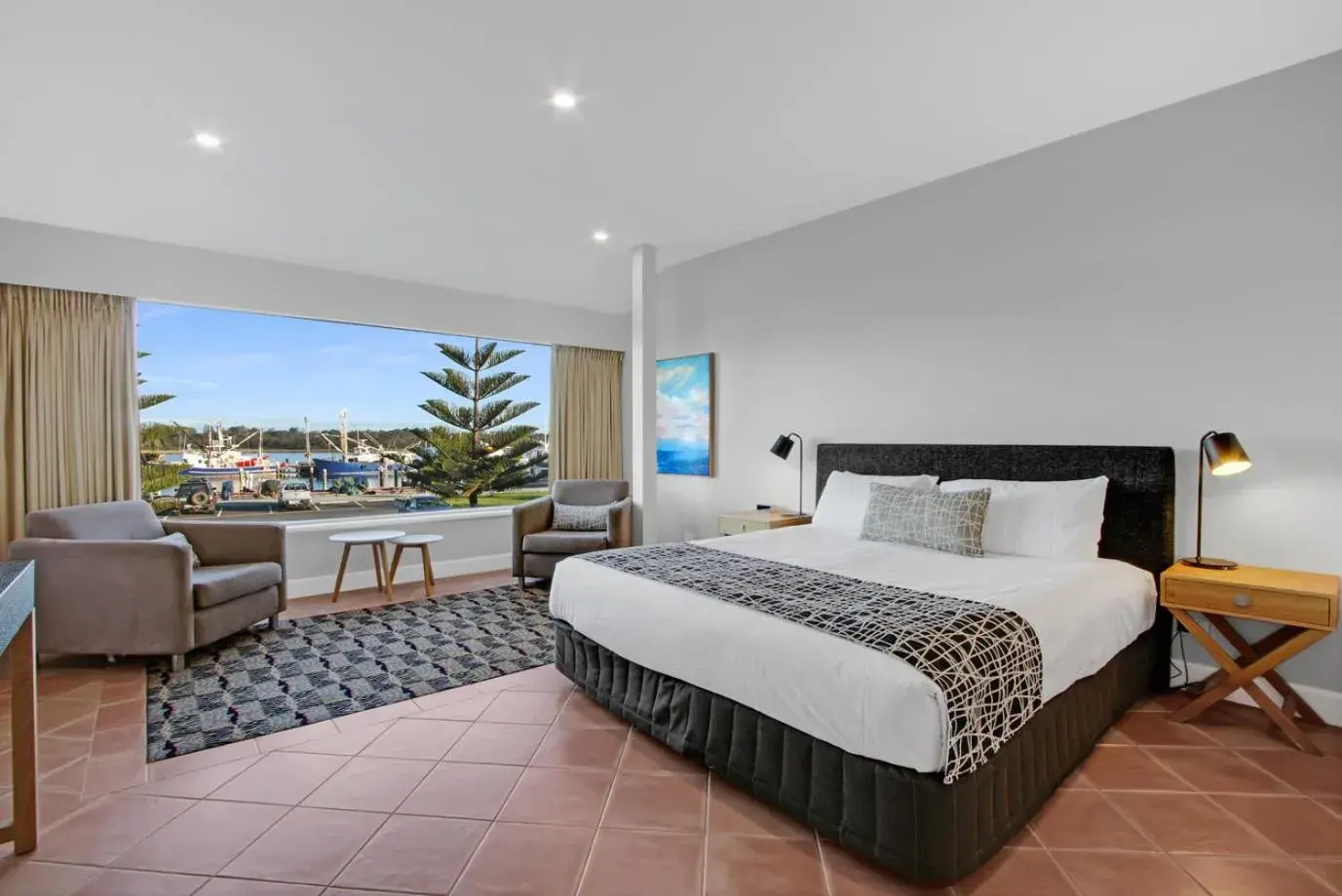 Suite with Lake View in Bellevue On The Lakes Suite with Lake View in Bellevue On The Lakes