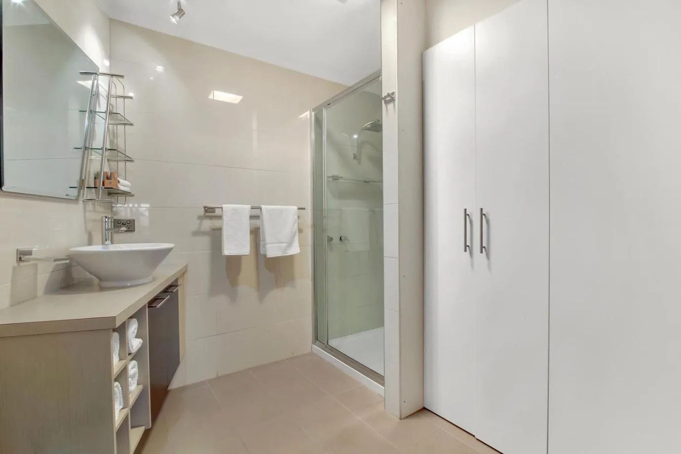 Bathroom in Bellevue On The Lakes