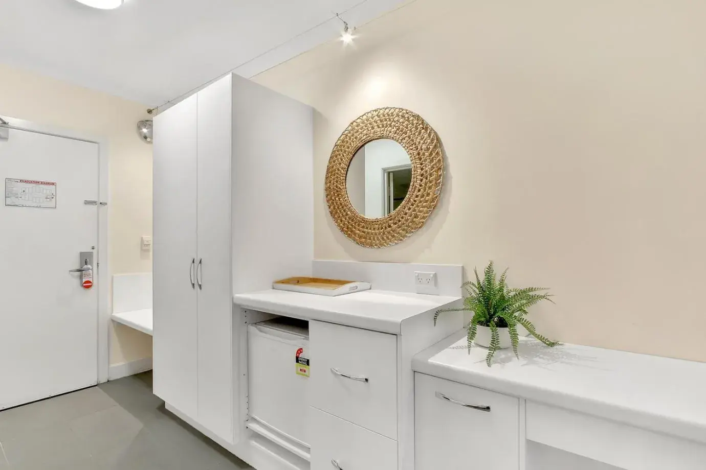 Guest Room in Bellevue On The Lakes Guest Room in Bellevue On The Lakes