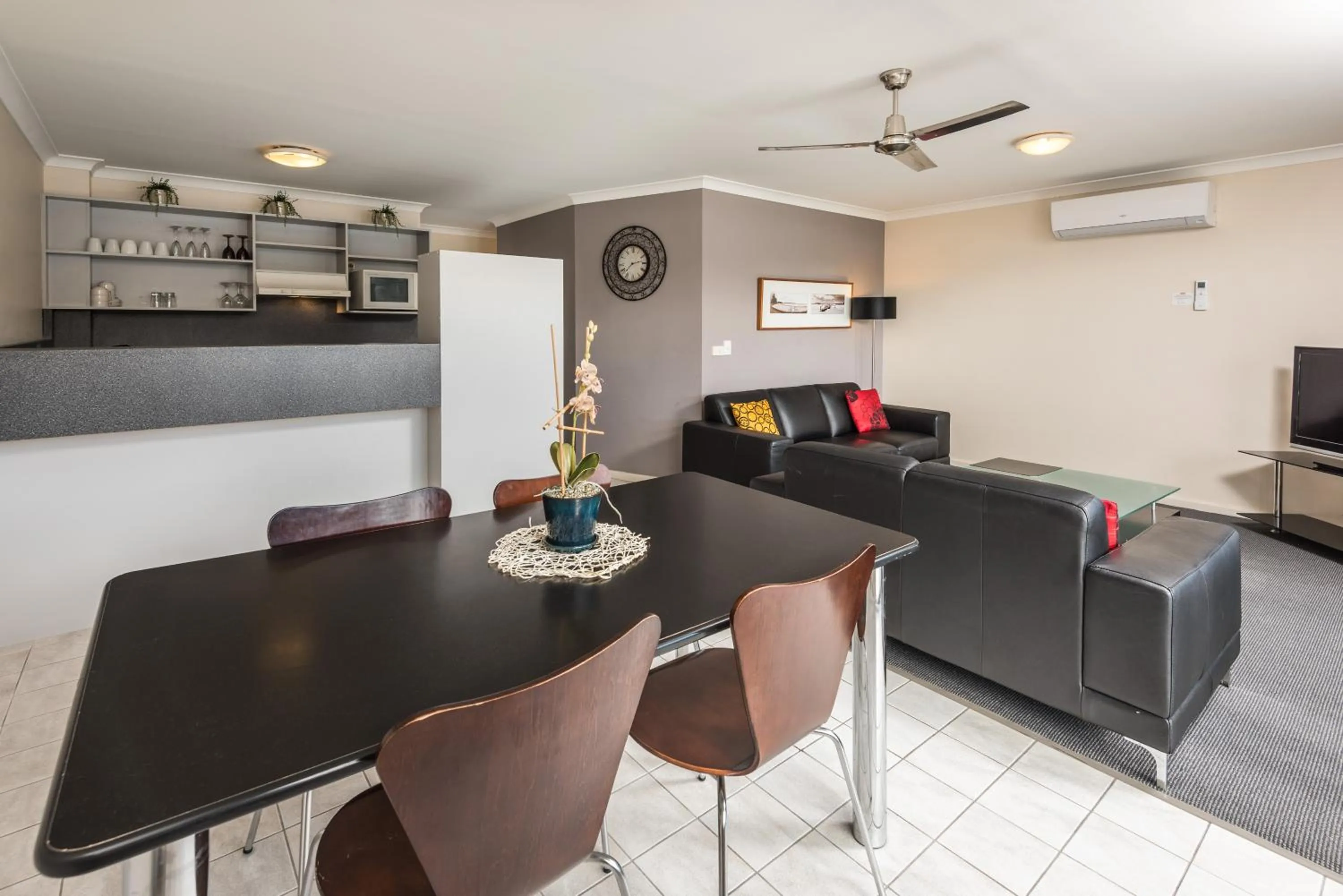 Kitchen or kitchenette in Bellevue On The Lakes