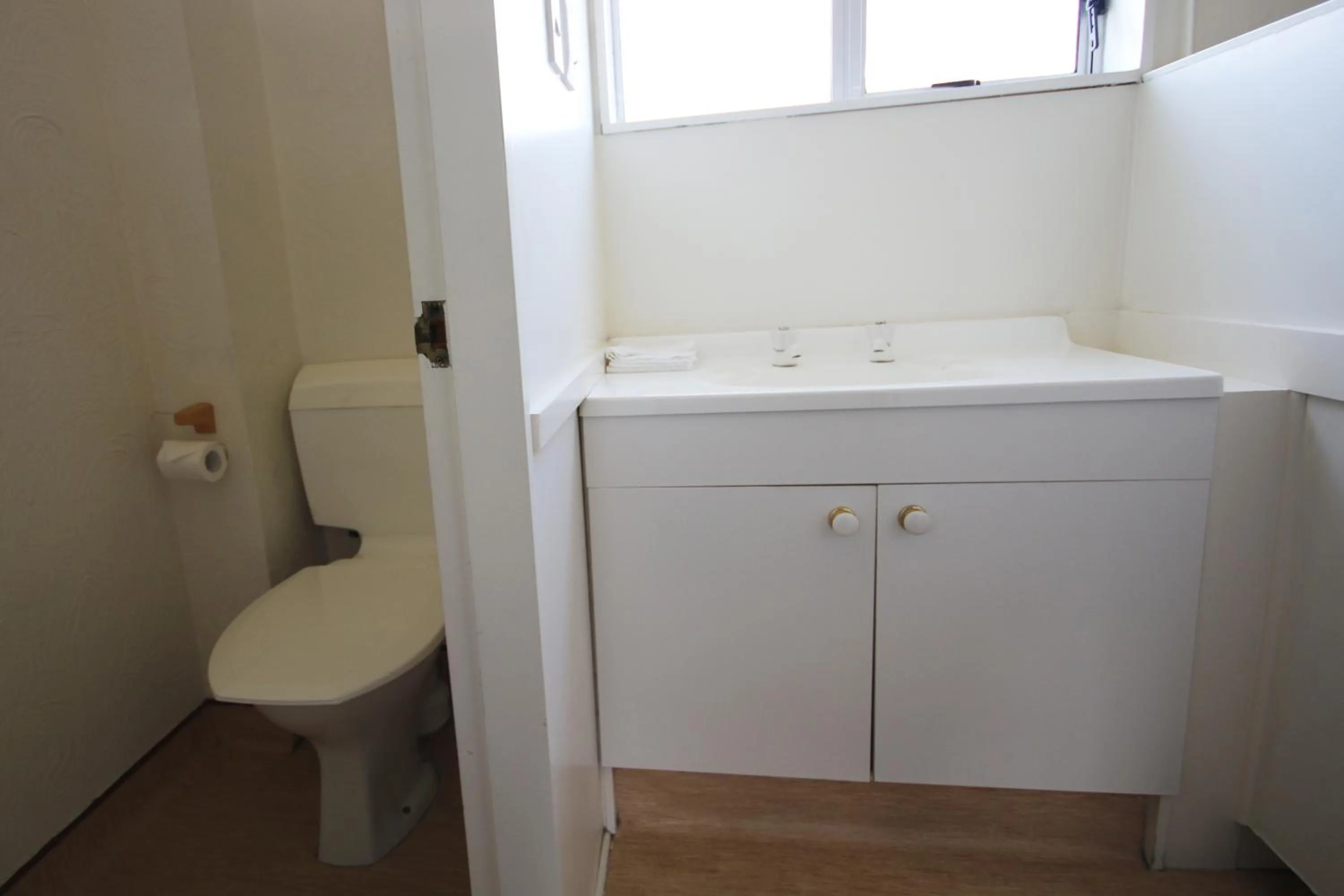 Bathroom in Midway Pacifica Lodge