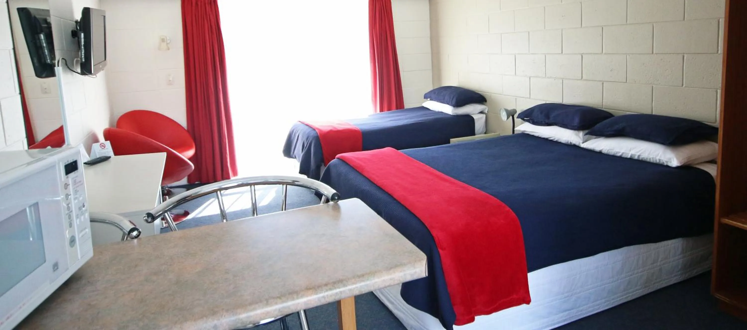 Bedroom, Bed in Midway Pacifica Lodge