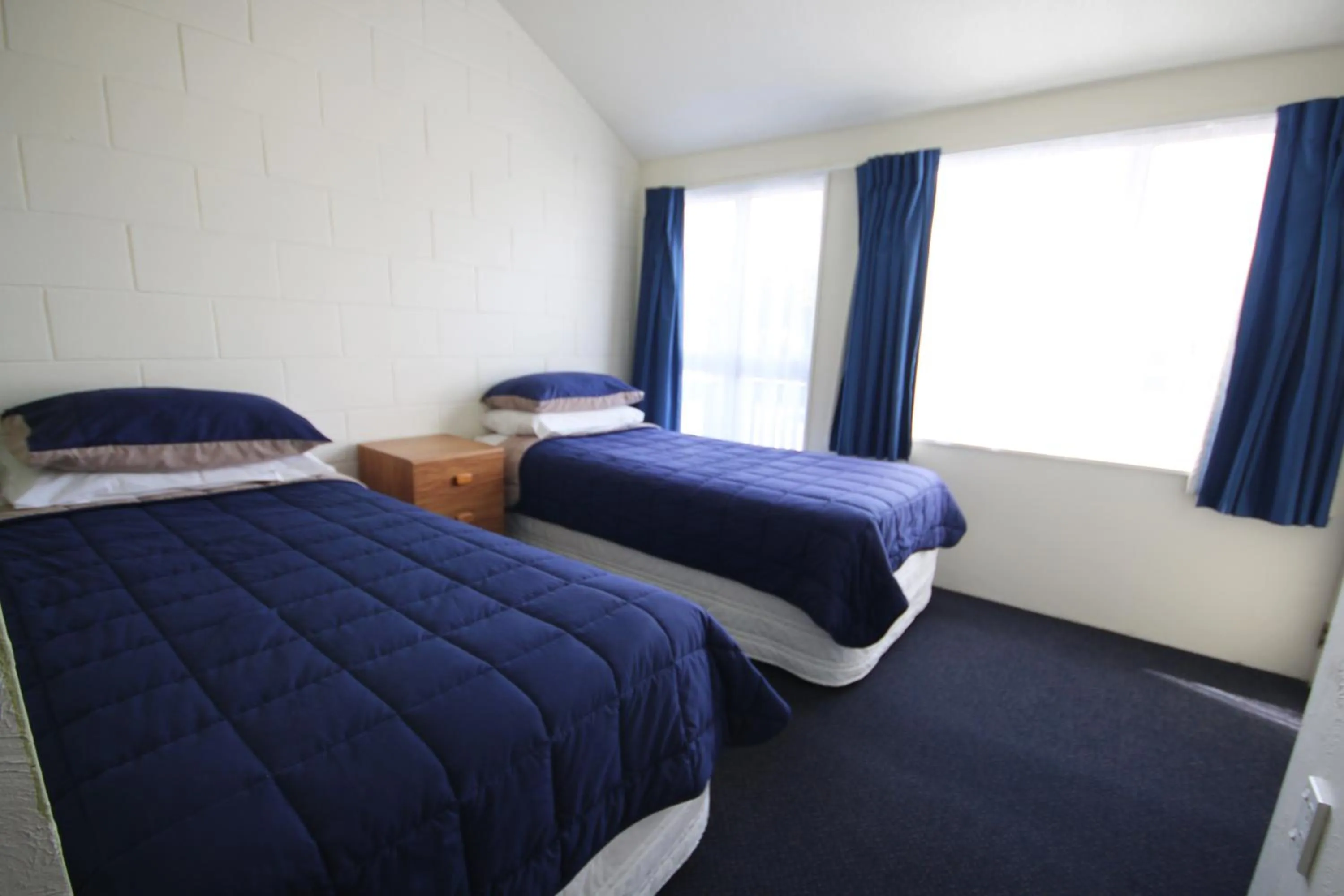 Bed in Midway Pacifica Lodge