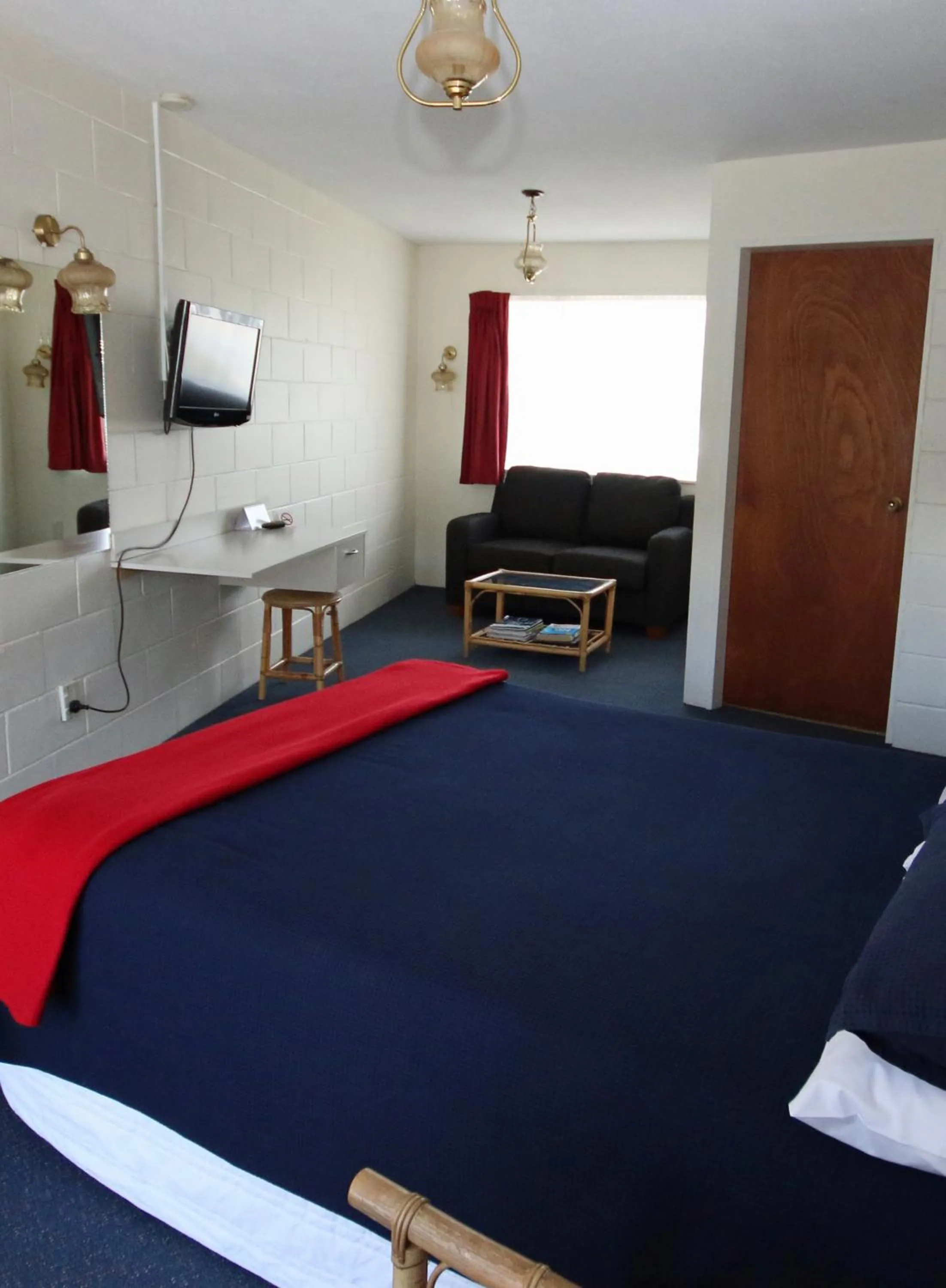 Bedroom, Bed in Midway Pacifica Lodge