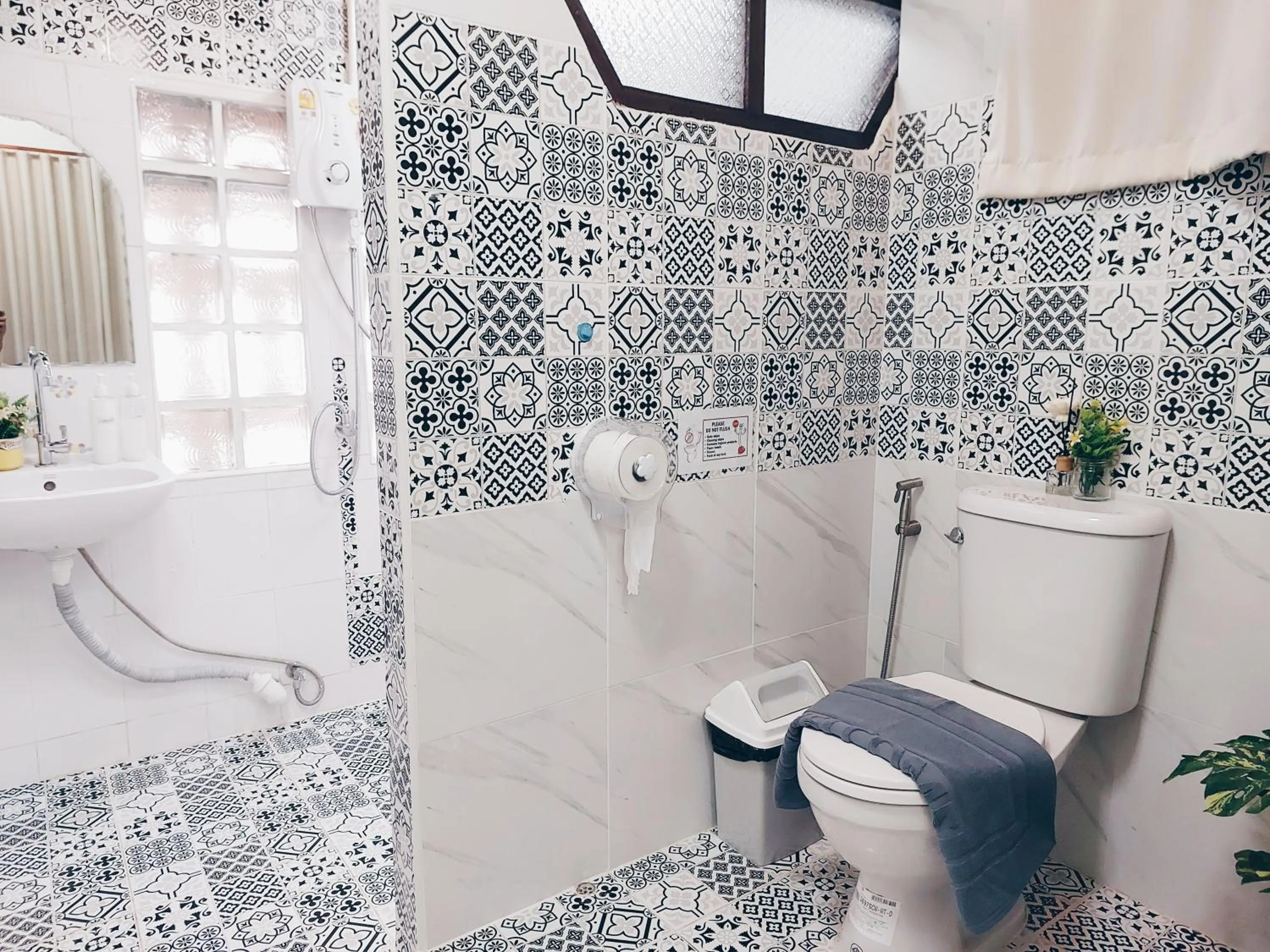 Bathroom in Green Riverside Homestay