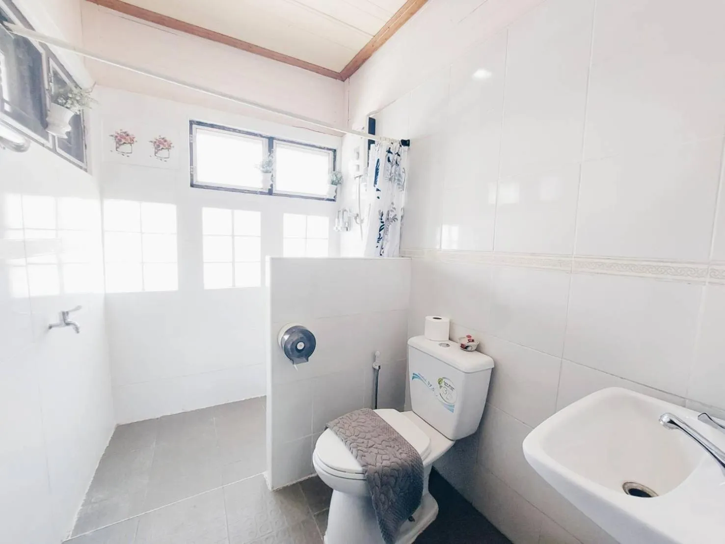 Bathroom in Green Riverside Homestay