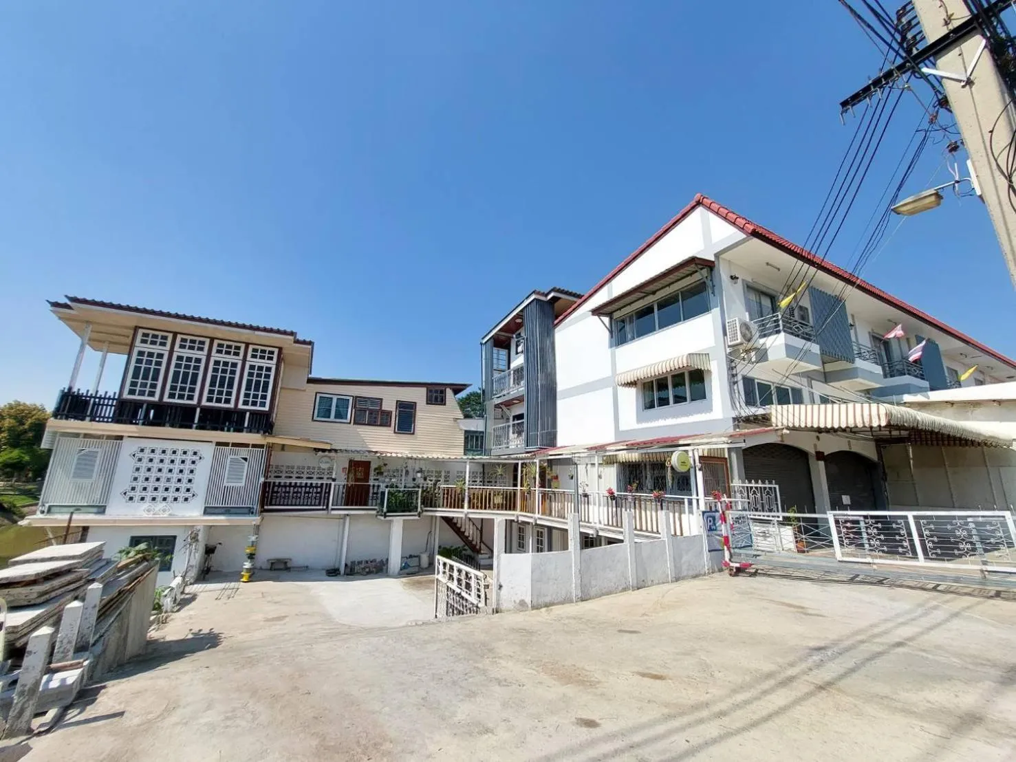 Property building in Green Riverside Homestay