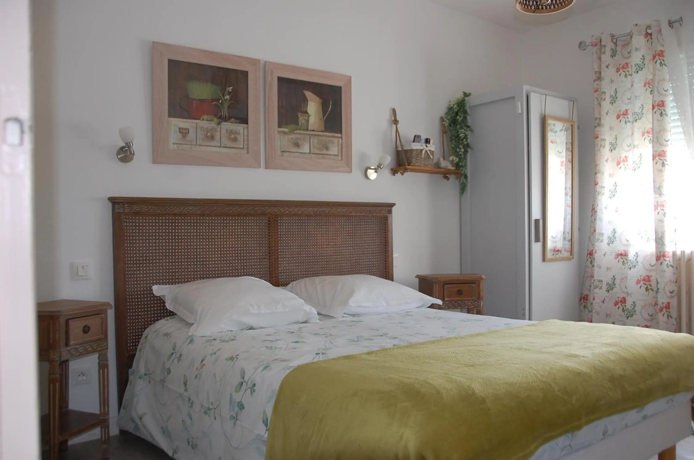 Bedroom, Bed in Le Pont de la Loire