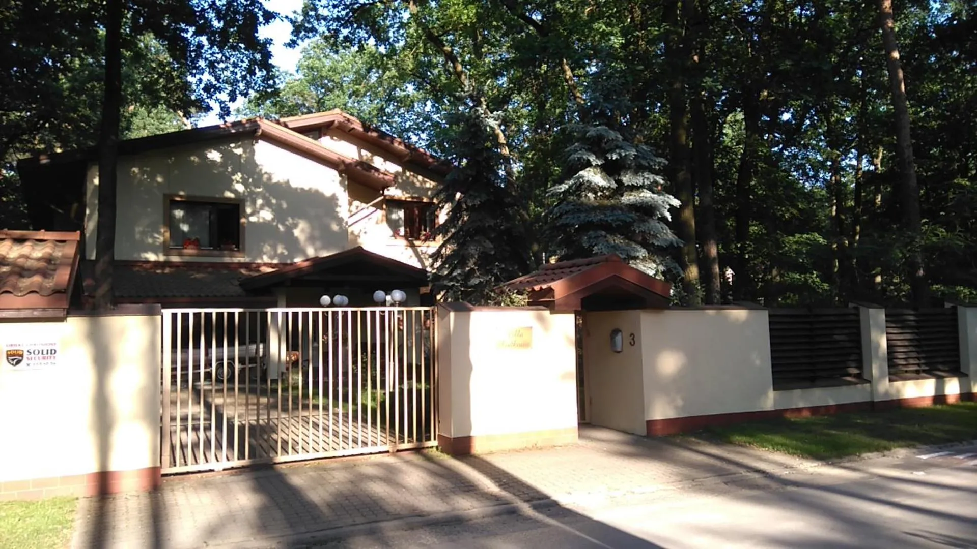 Facade/entrance in Villa Podkowa