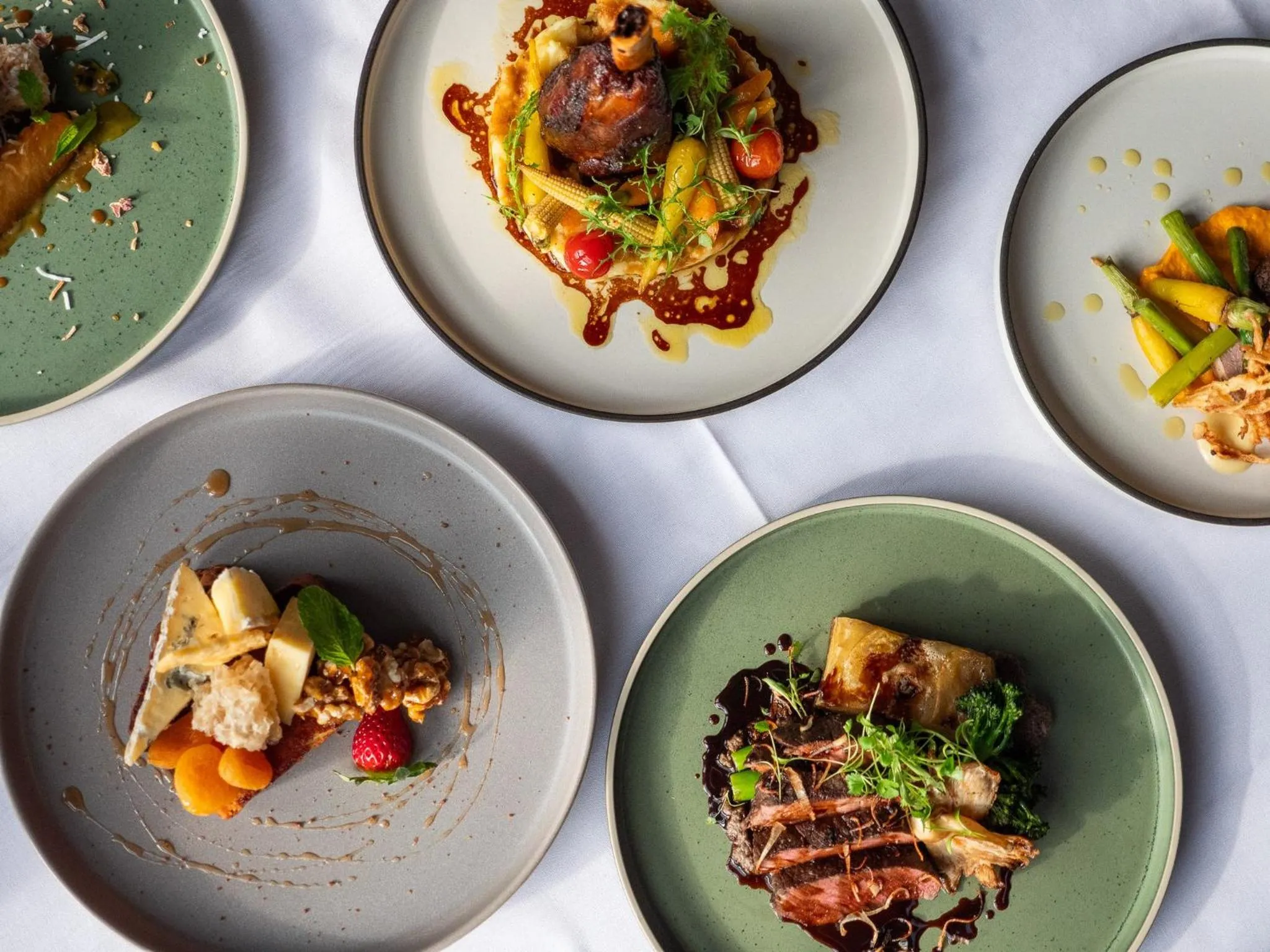 Restaurant/places to eat in Crowne Plaza Hawkesbury Valley by IHG