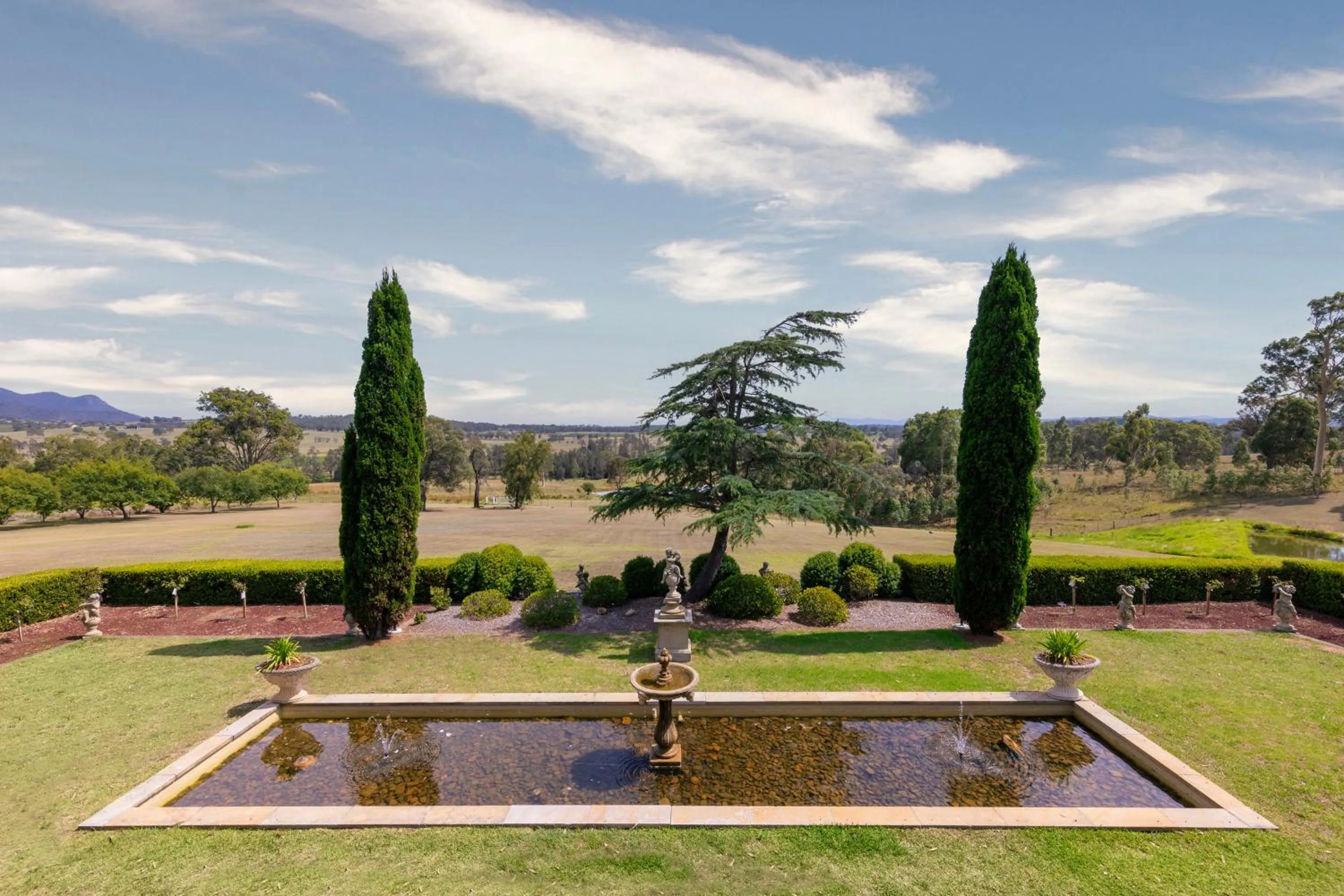 Photo of the whole room in voco® Kirkton Park Hunter Valley by IHG