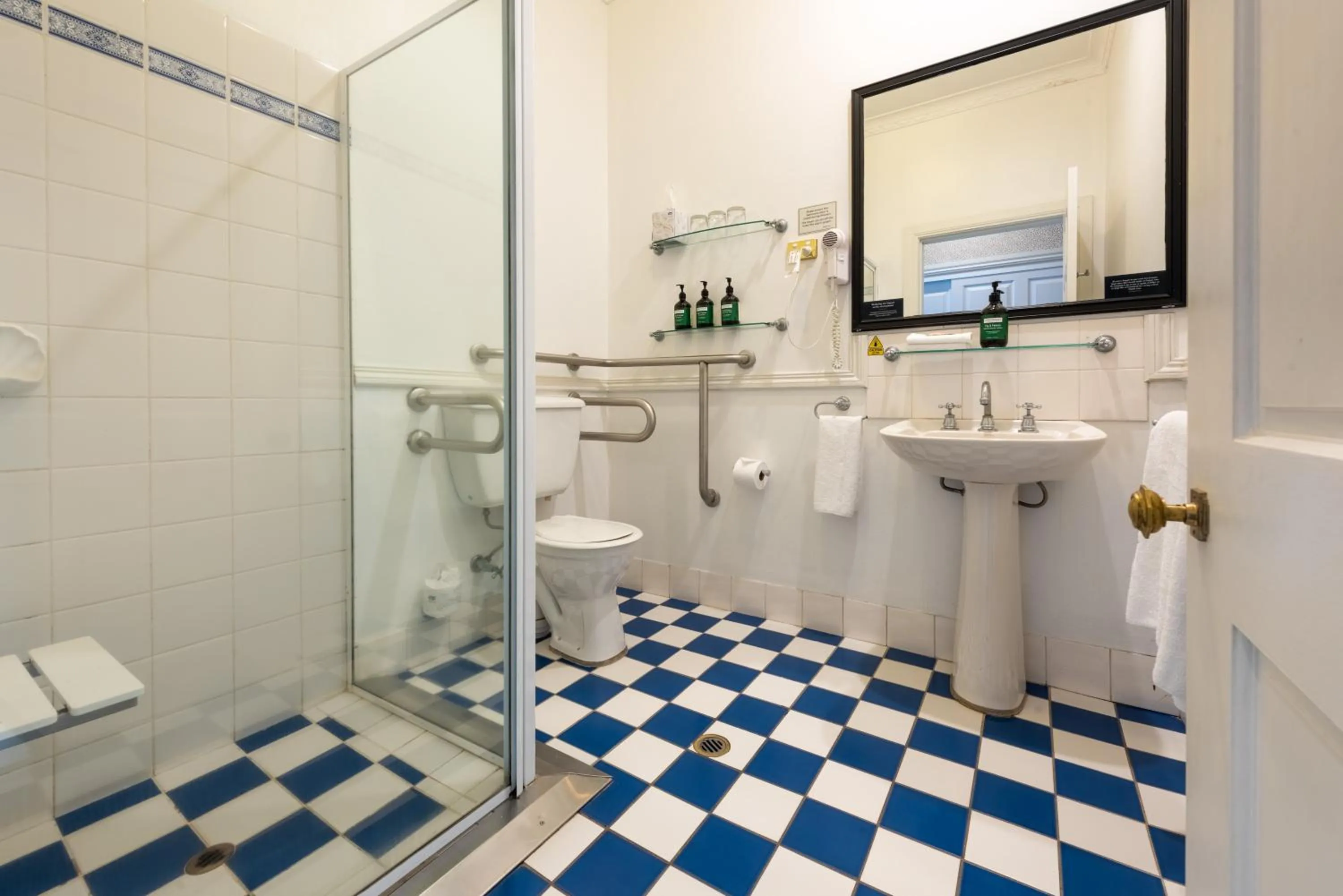 Double Room with Two Double Beds - Disability Access in voco™ Kirkton Park Hunter Valley, an IHG Hotel