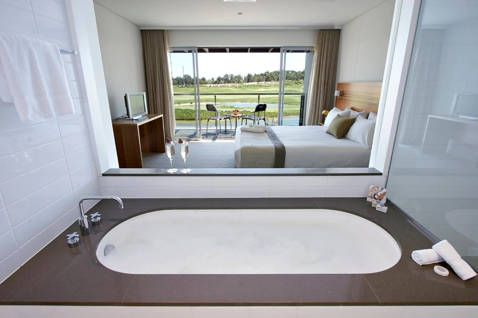 Bathroom, Bed in Pullman Magenta Shores Resort
