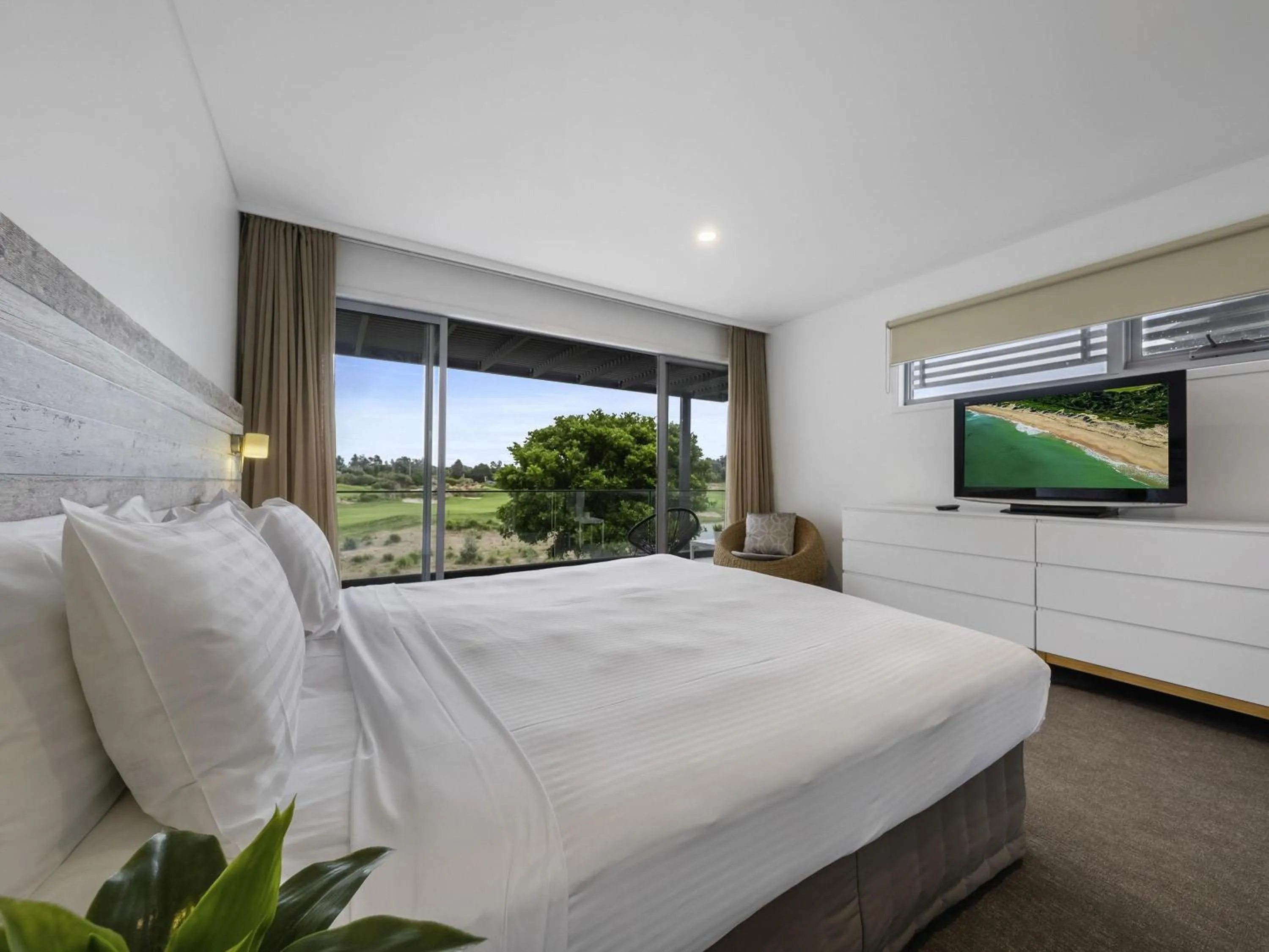 Bedroom, Bed in Pullman Magenta Shores Resort