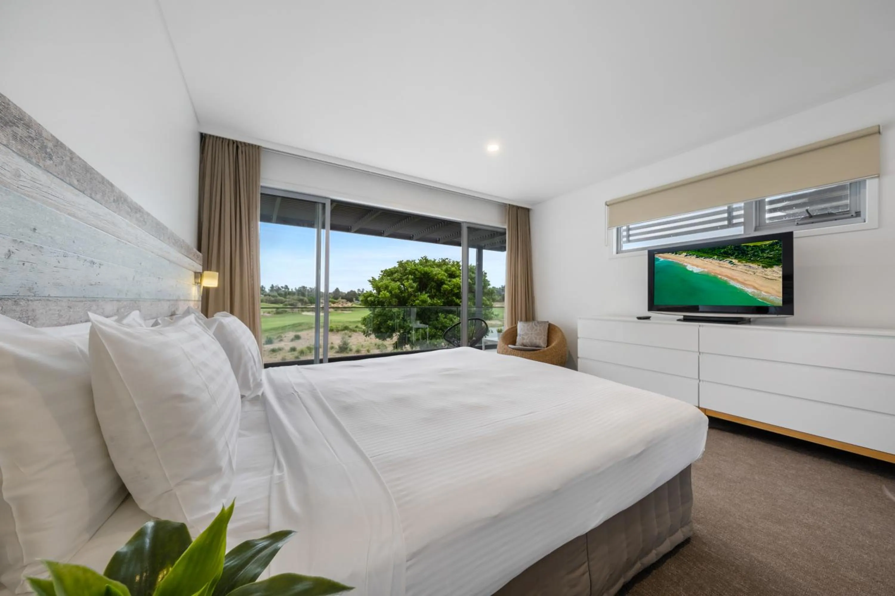 Bedroom, Bed in Pullman Magenta Shores Resort