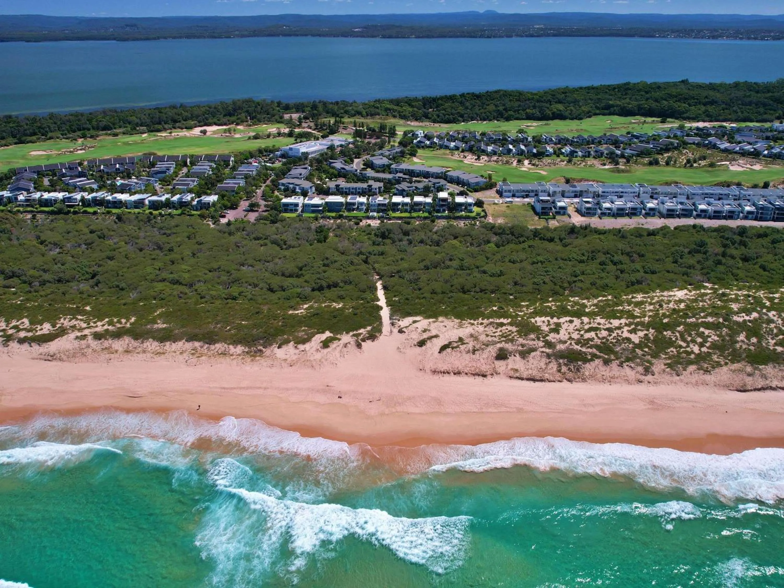 Property building in Pullman Magenta Shores Resort