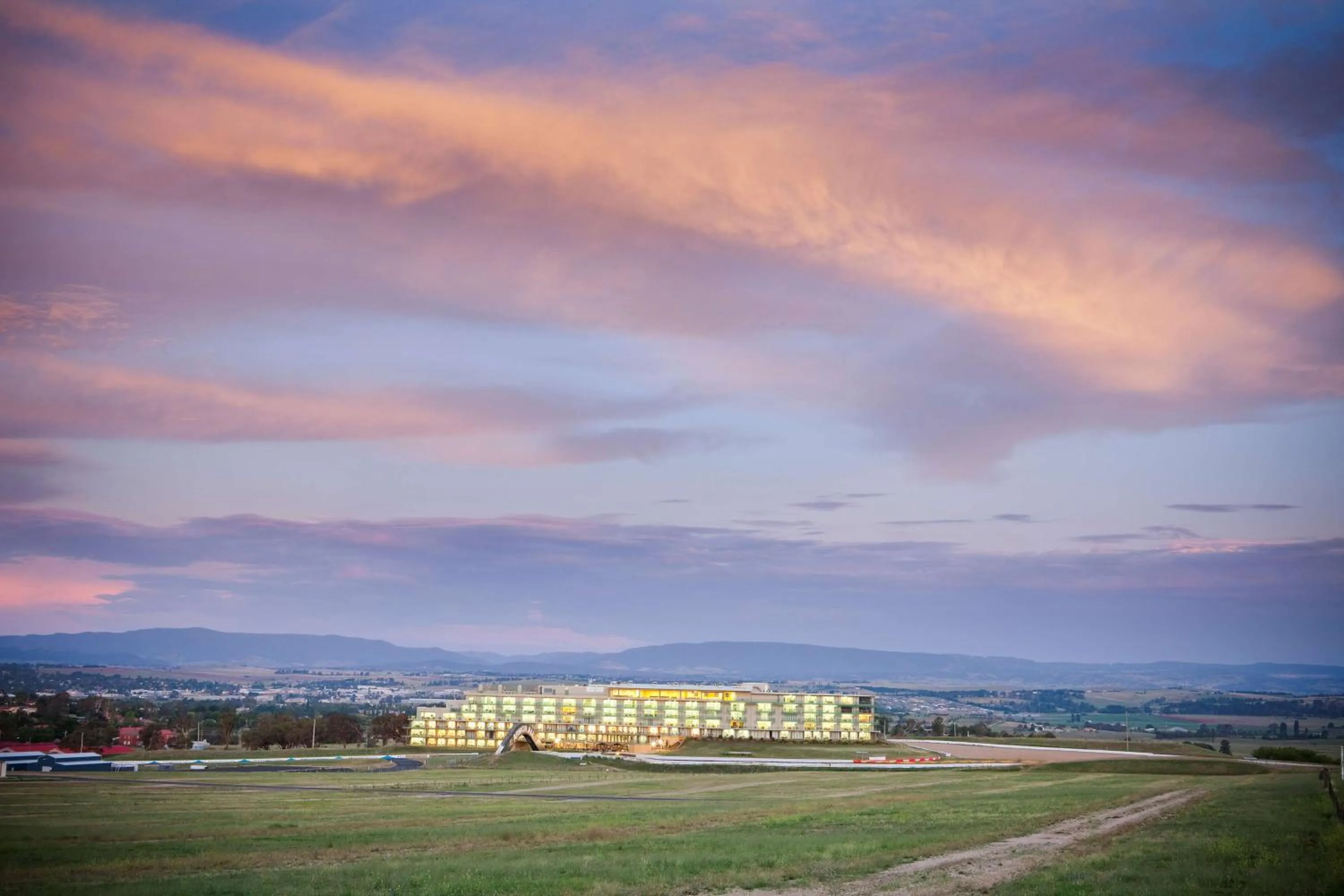 Property building in Rydges Mount Panorama Bathurst