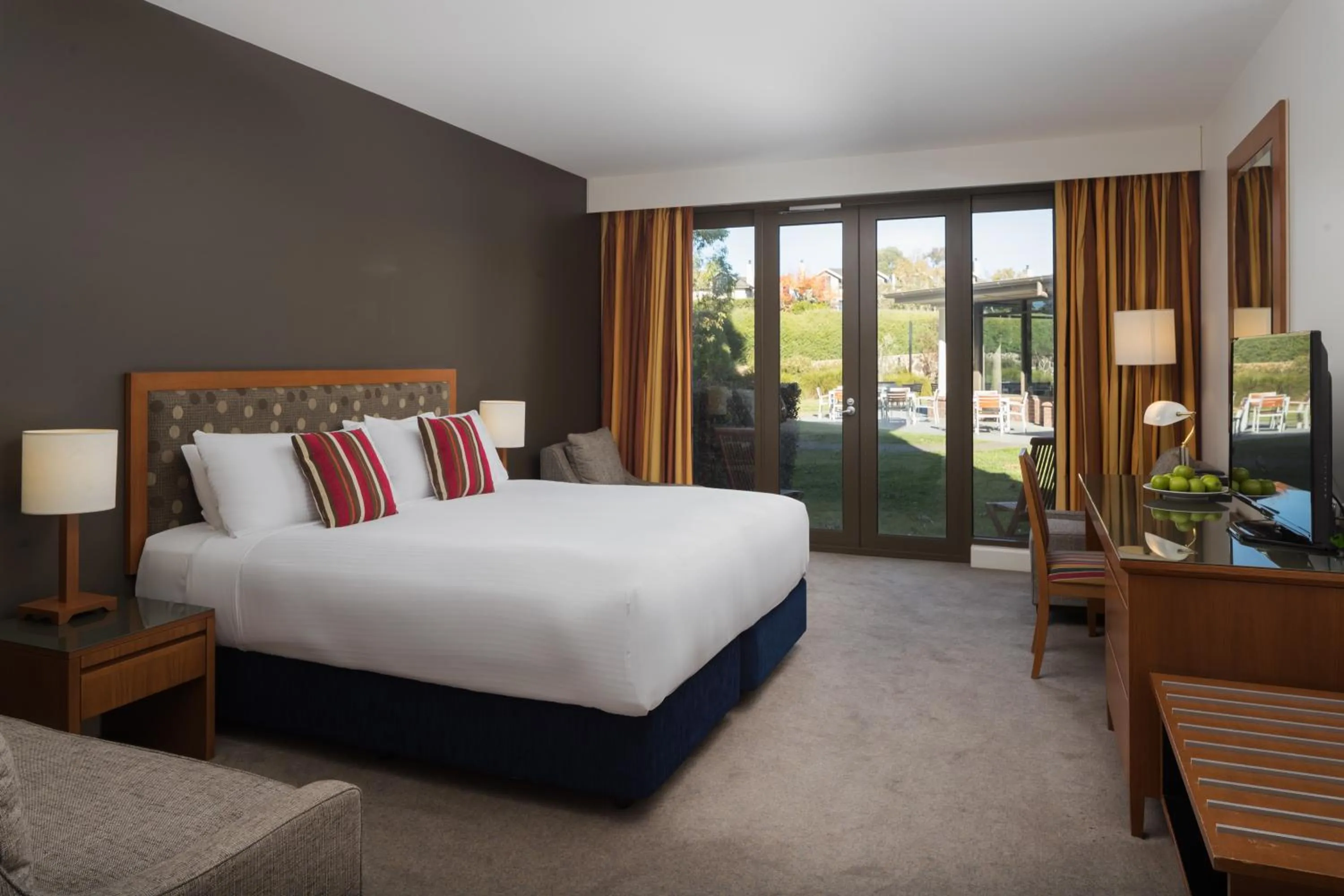 Photo of the whole room, Bed in Yarra Valley Lodge