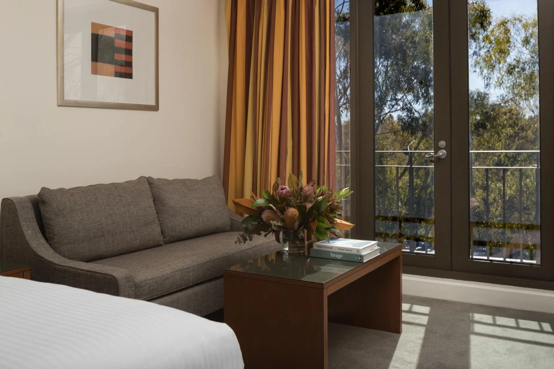 Seating area, Bed in Yarra Valley Lodge