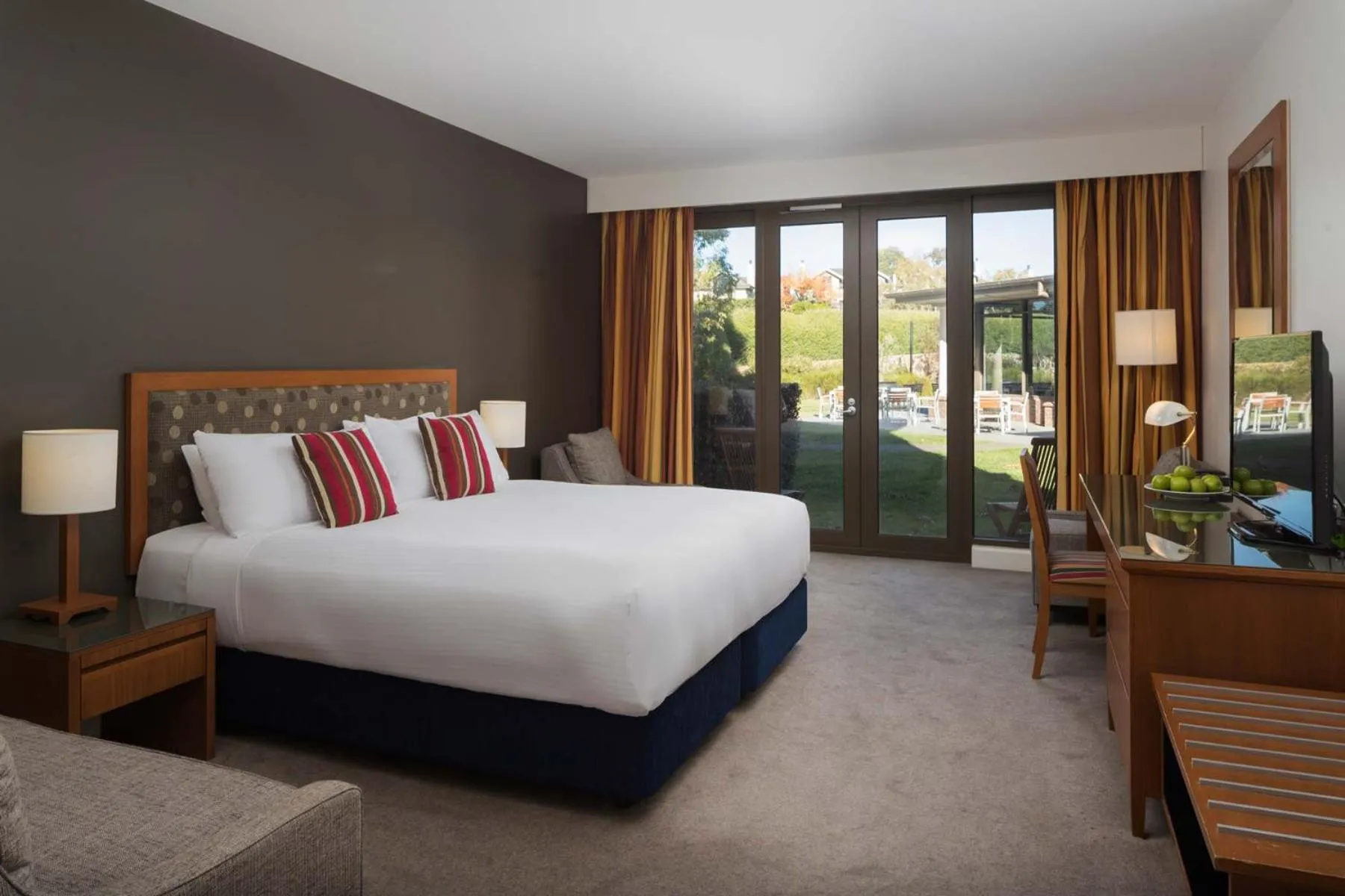 Bed in Yarra Valley Lodge