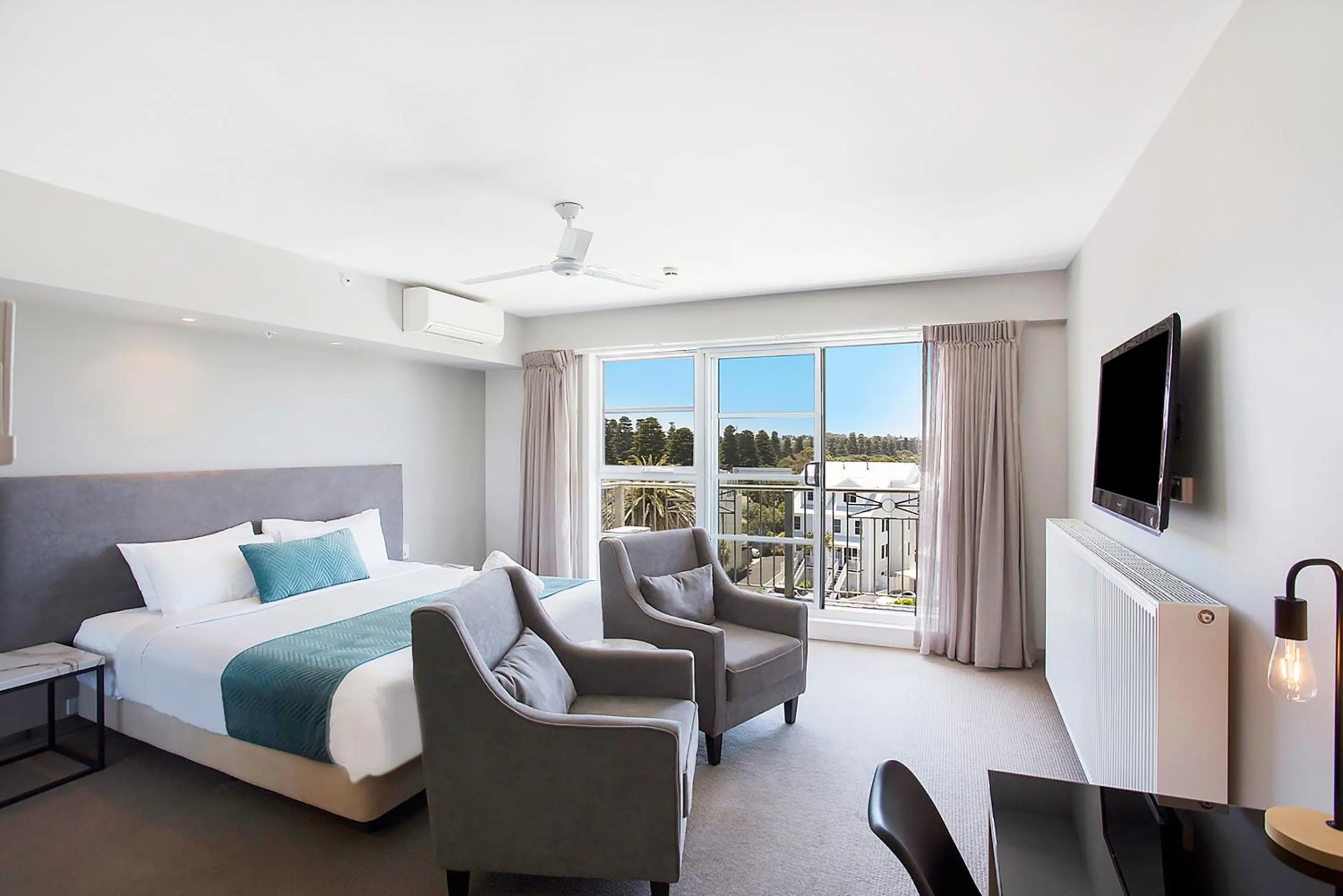 Bed in Deep Blue Hotel & Hot Springs