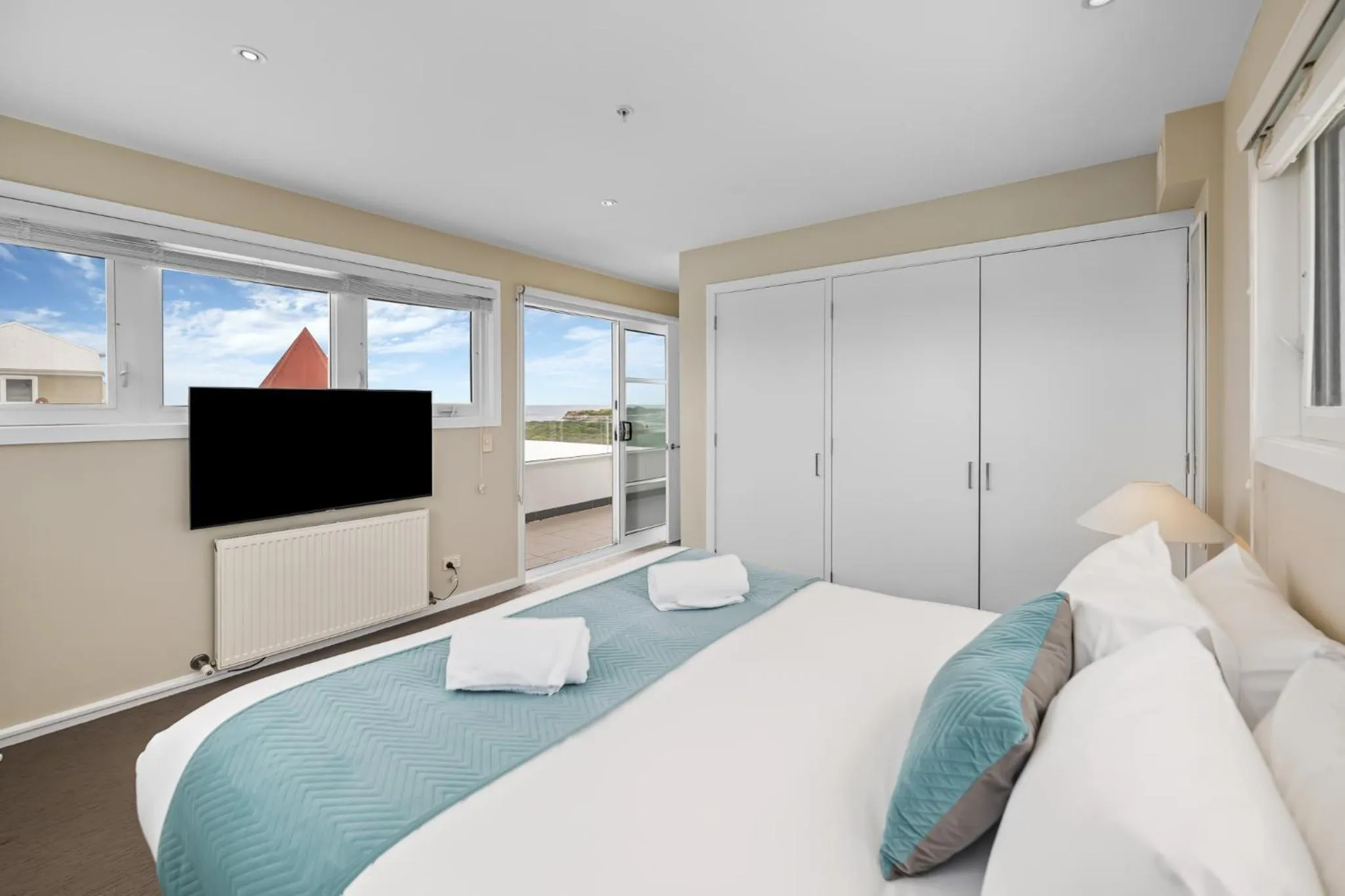 Bedroom, Bed in Deep Blue Hotel & Hot Springs