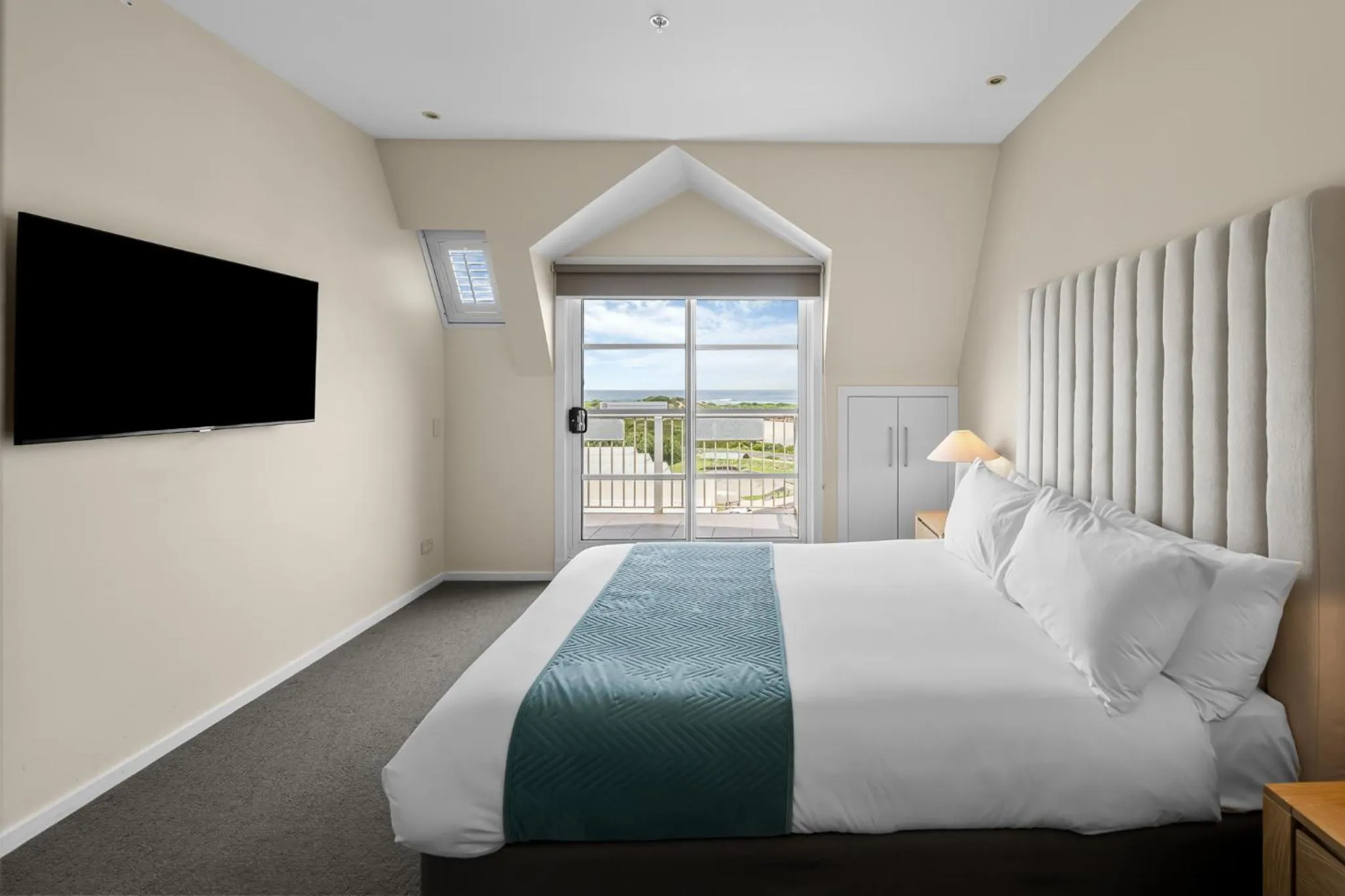 Bed in Deep Blue Hotel & Hot Springs