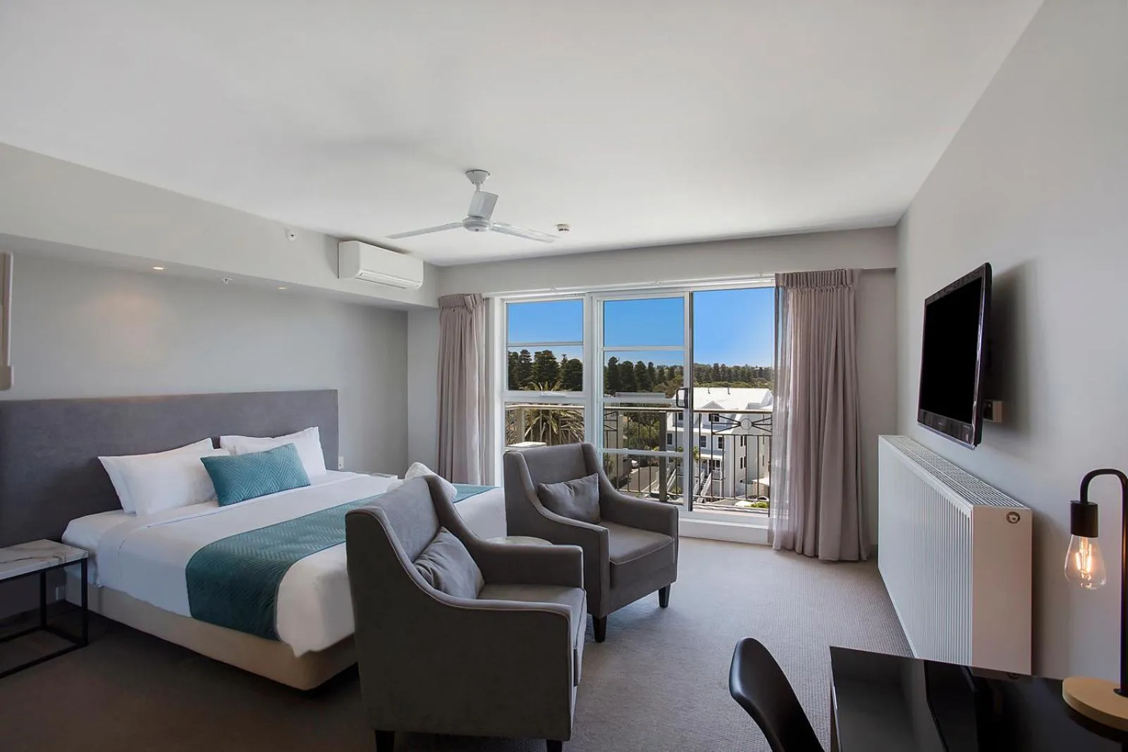 Bed in Deep Blue Hotel & Hot Springs