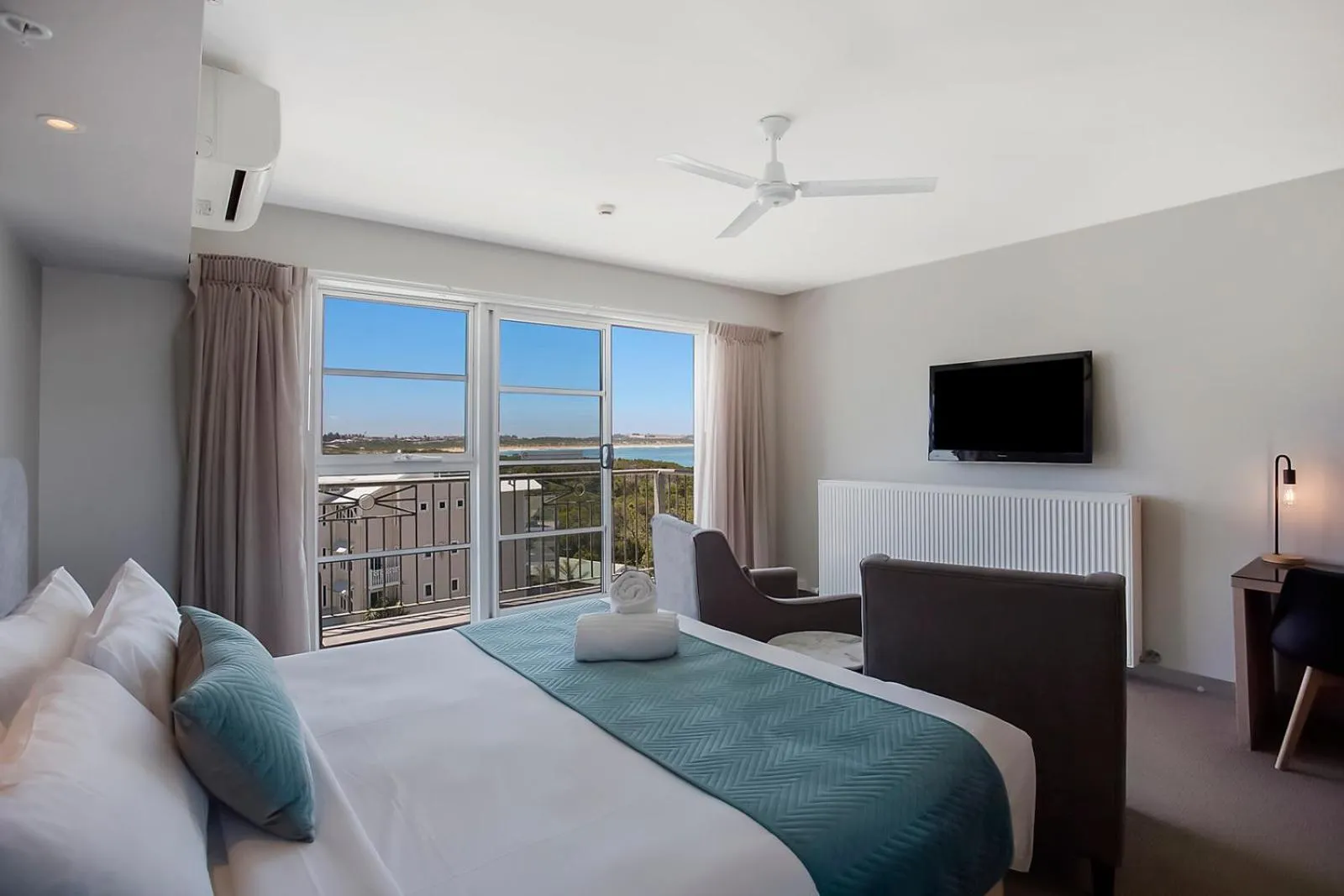 Photo of the whole room, Bed in Deep Blue Hotel & Hot Springs