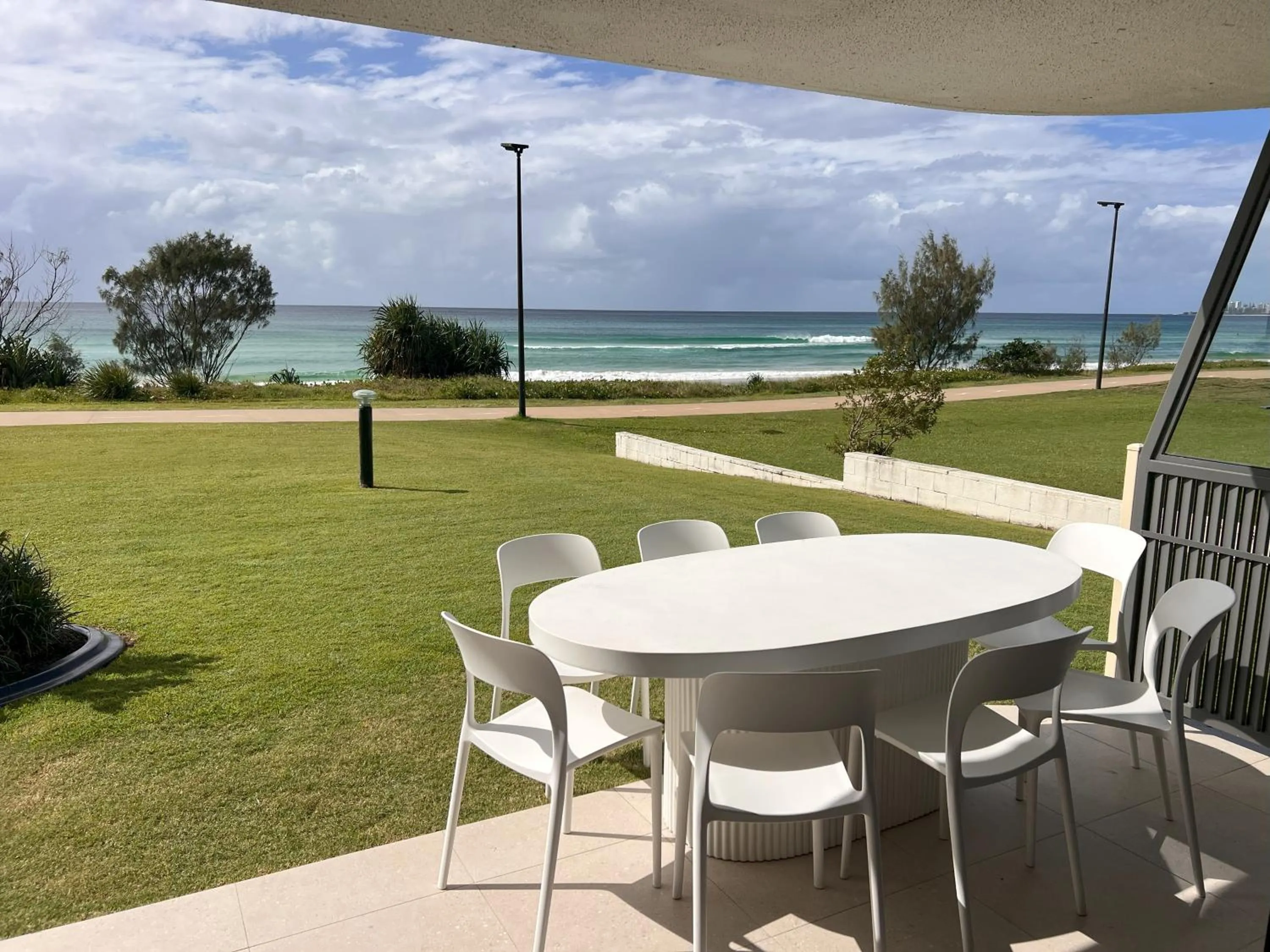 San Simeon Beachfront Apartments Tugun